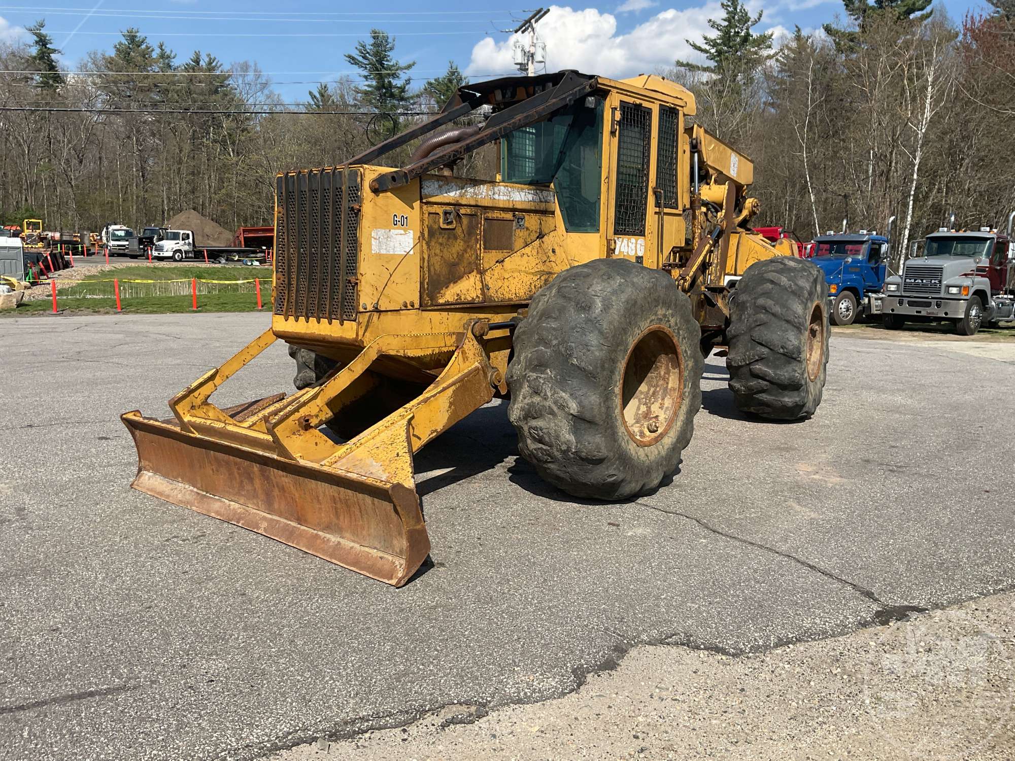 Photo of a  John Deere 748G