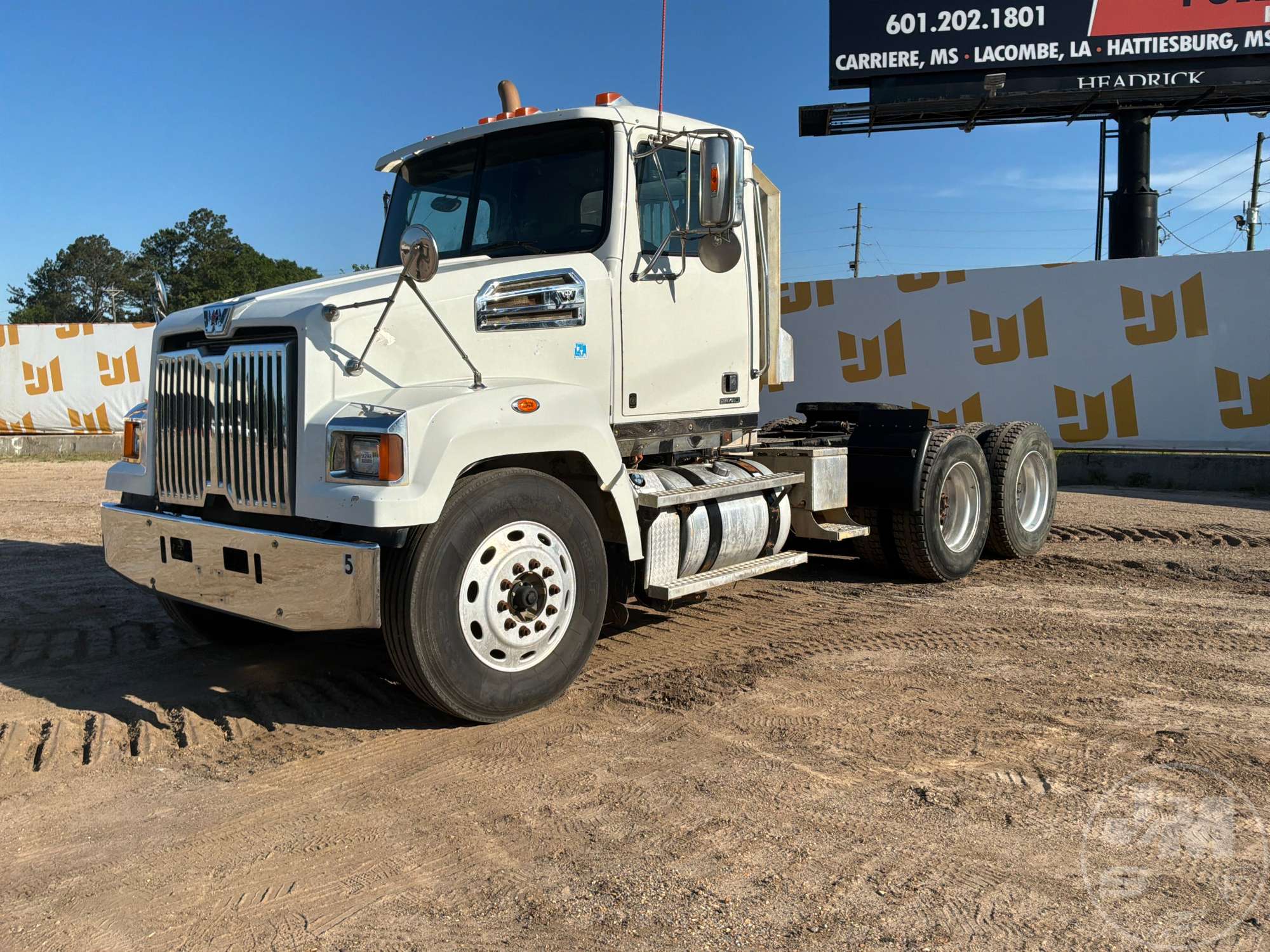 Photo of a 2017 Western Star 4700