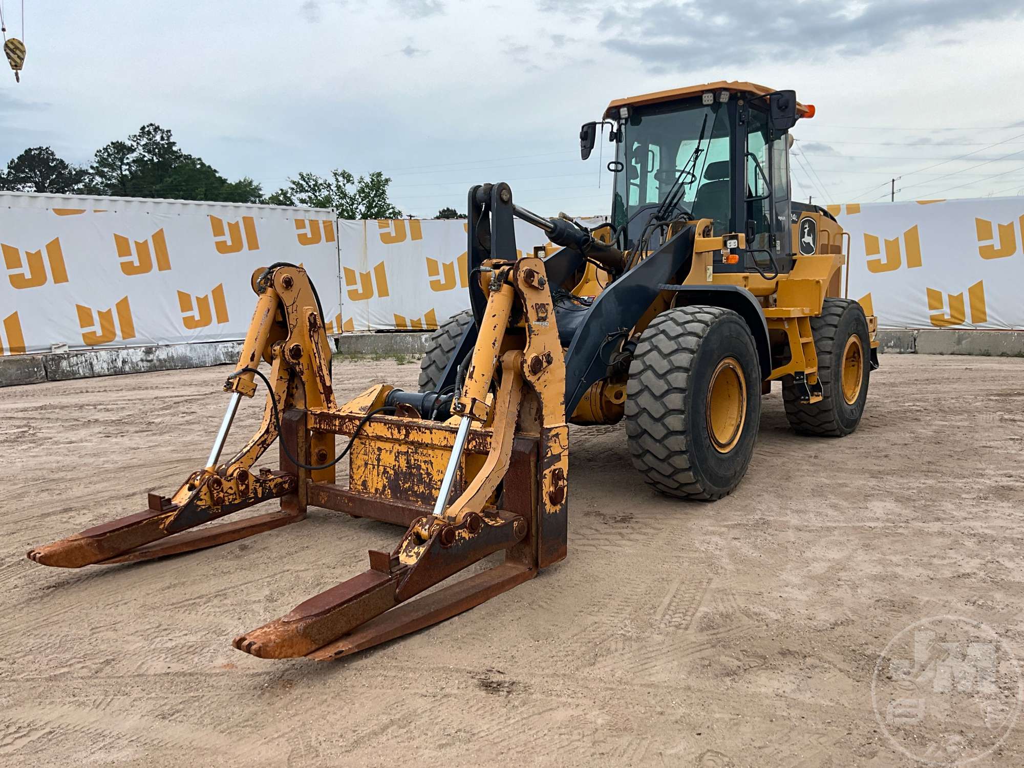 Photo of a 2020 John Deere 624L