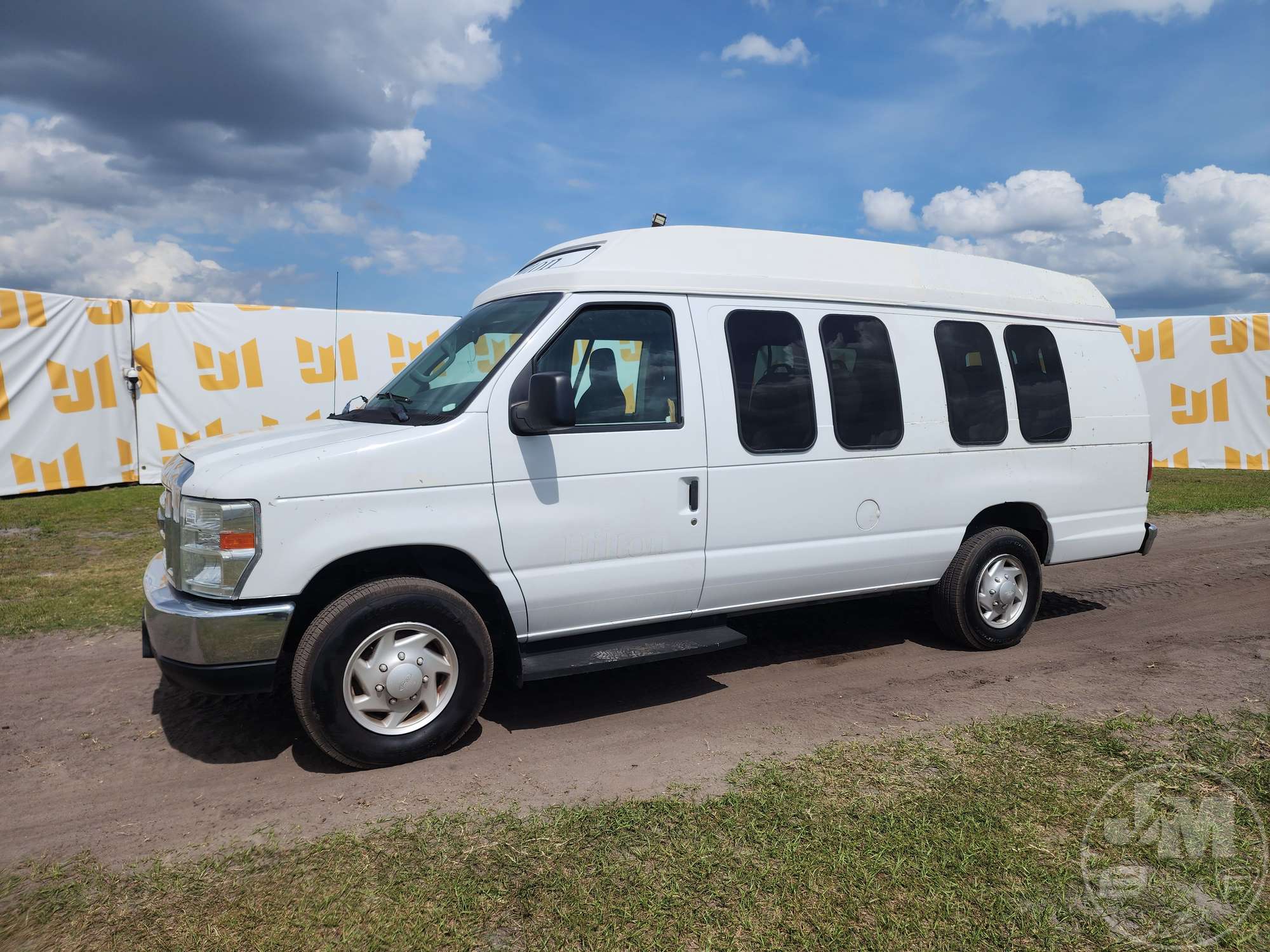 Photo of a 2013 Ford E-350