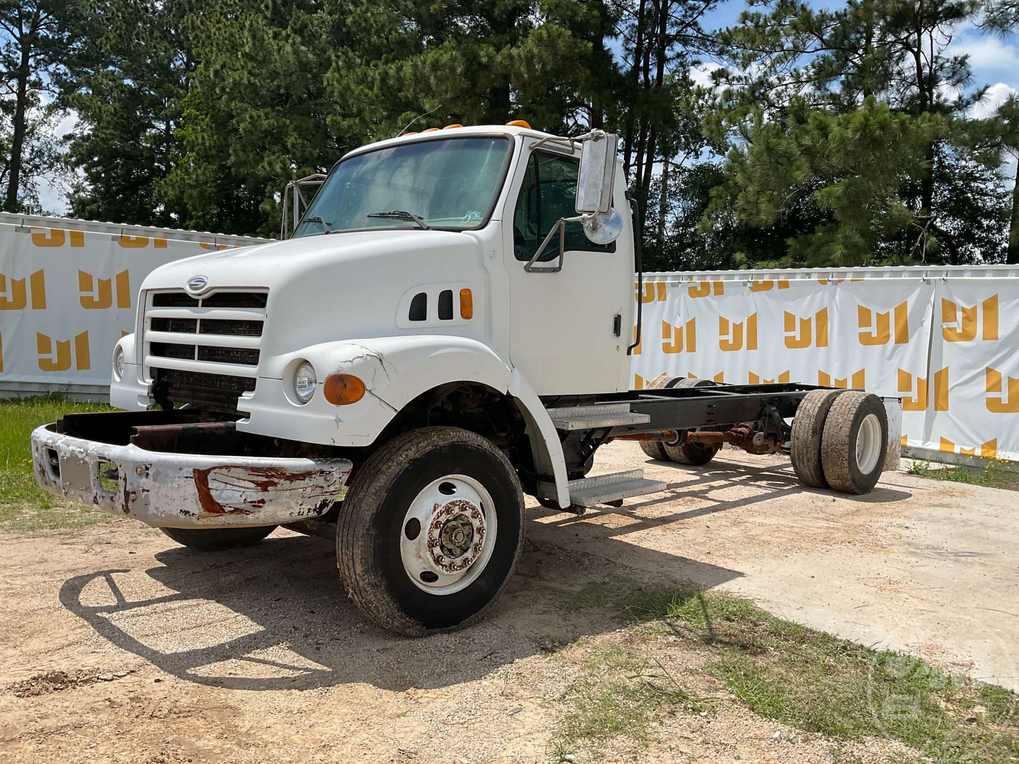 Photo of a 2000 Sterling L7500