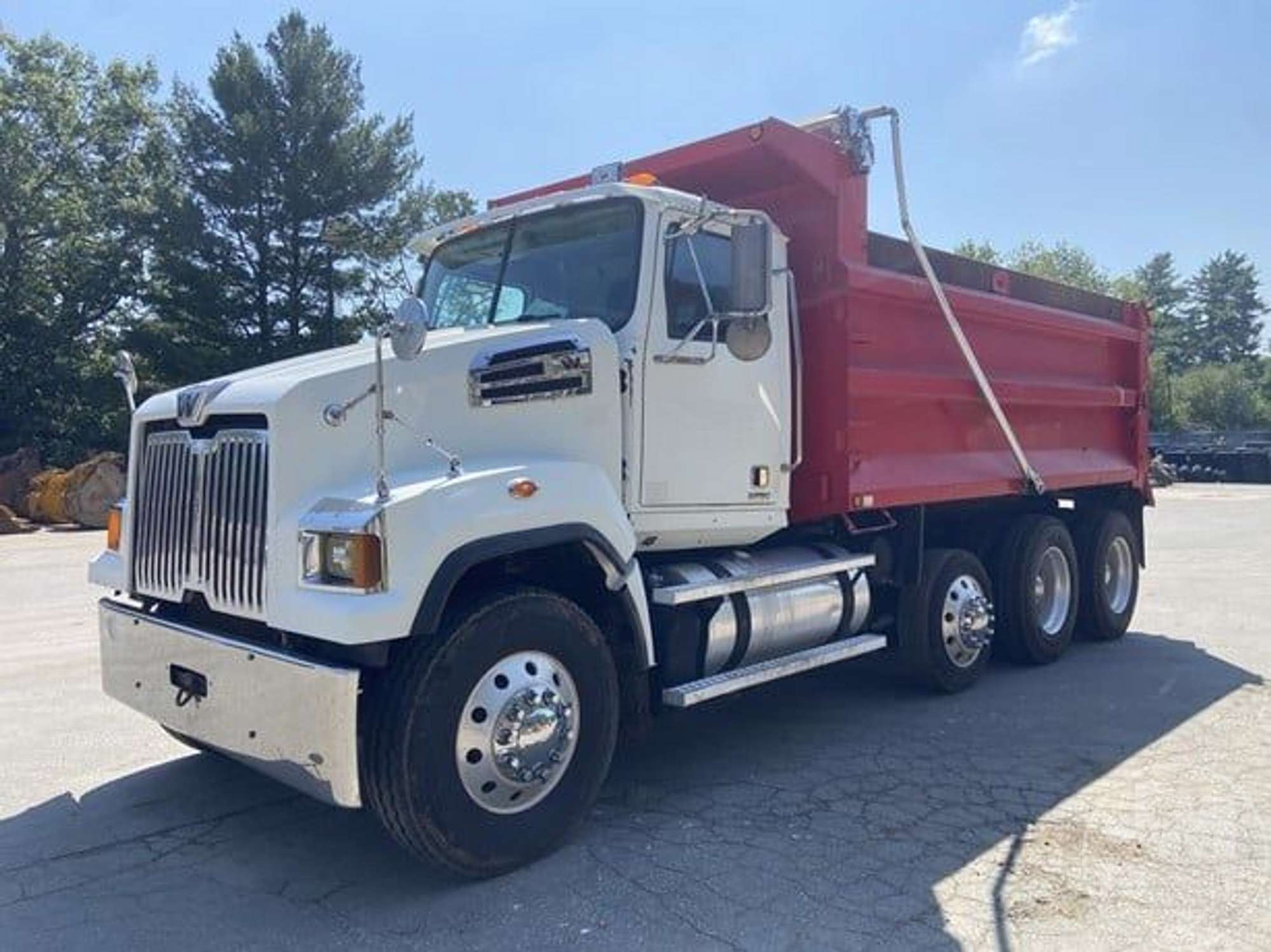 Photo of a 2014 Western Star 4700