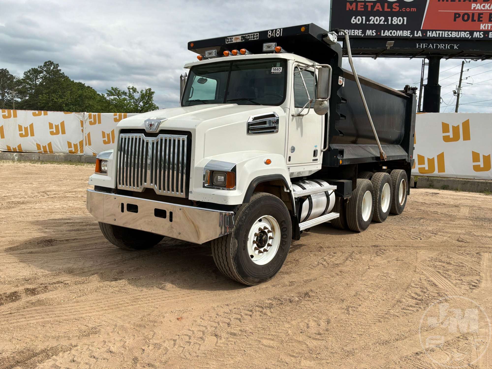Photo of a 2016 Western Star 4700
