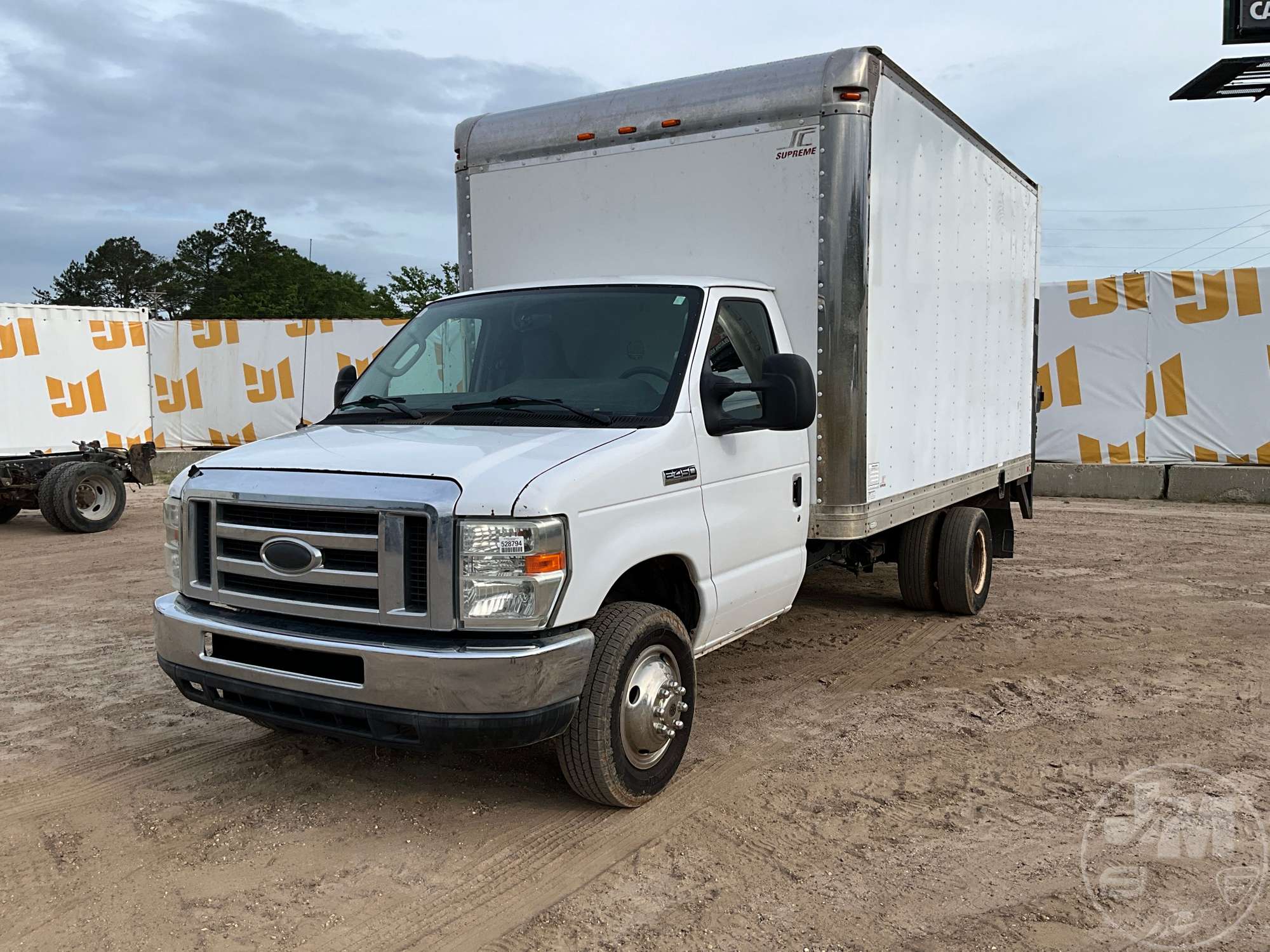 Photo of a 2015 Ford E-450 SD