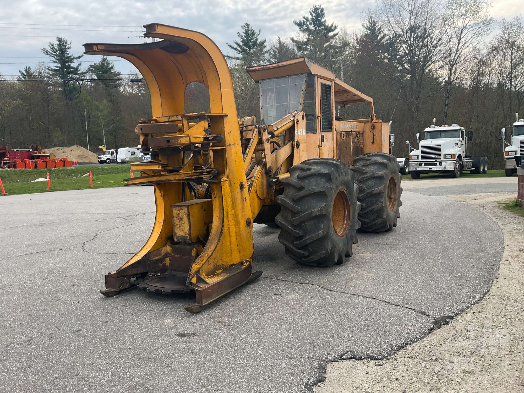 Photo of a 1992 John Deere 643D