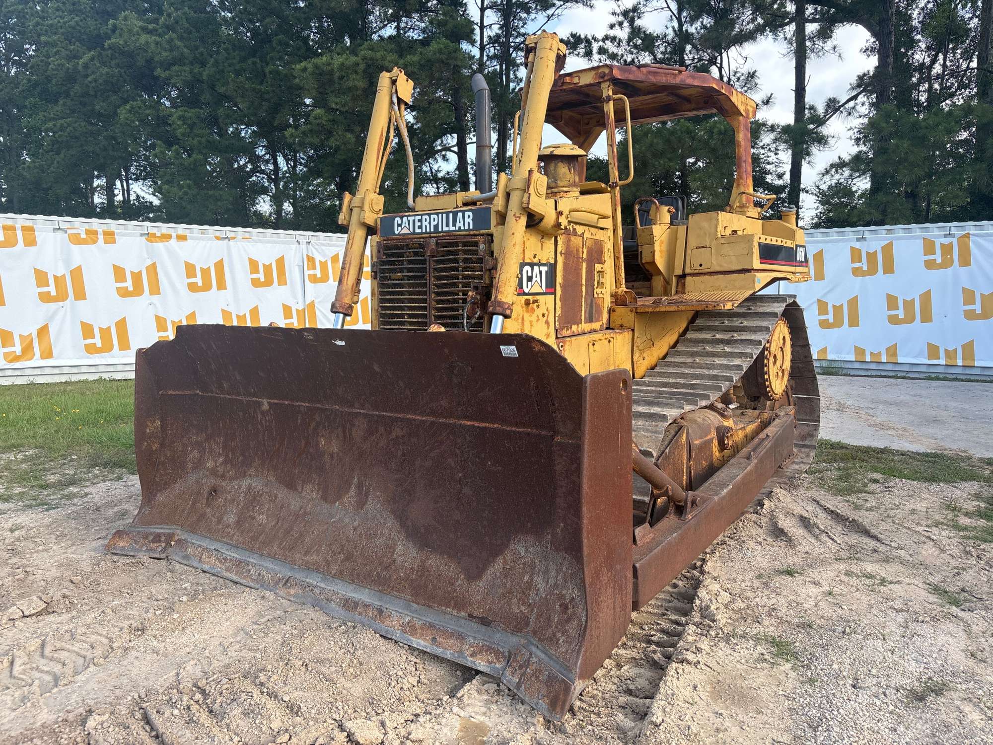 Photo of a  Caterpillar D6H