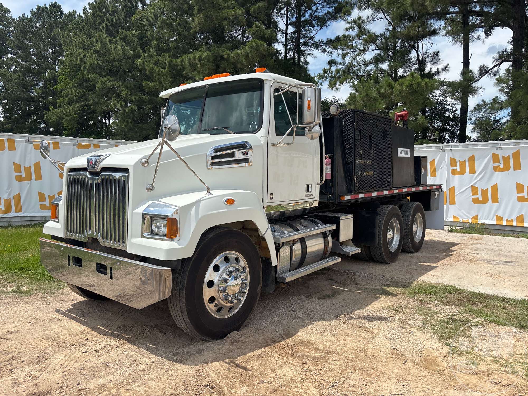 Photo of a 2017 Western Star 4700 SF