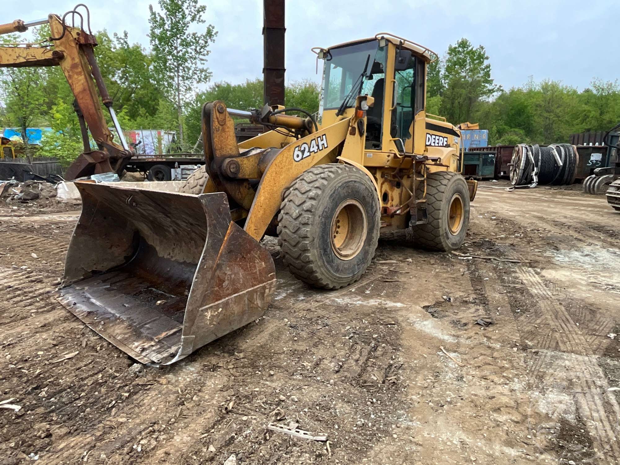 Photo of a 1998 John Deere 624H