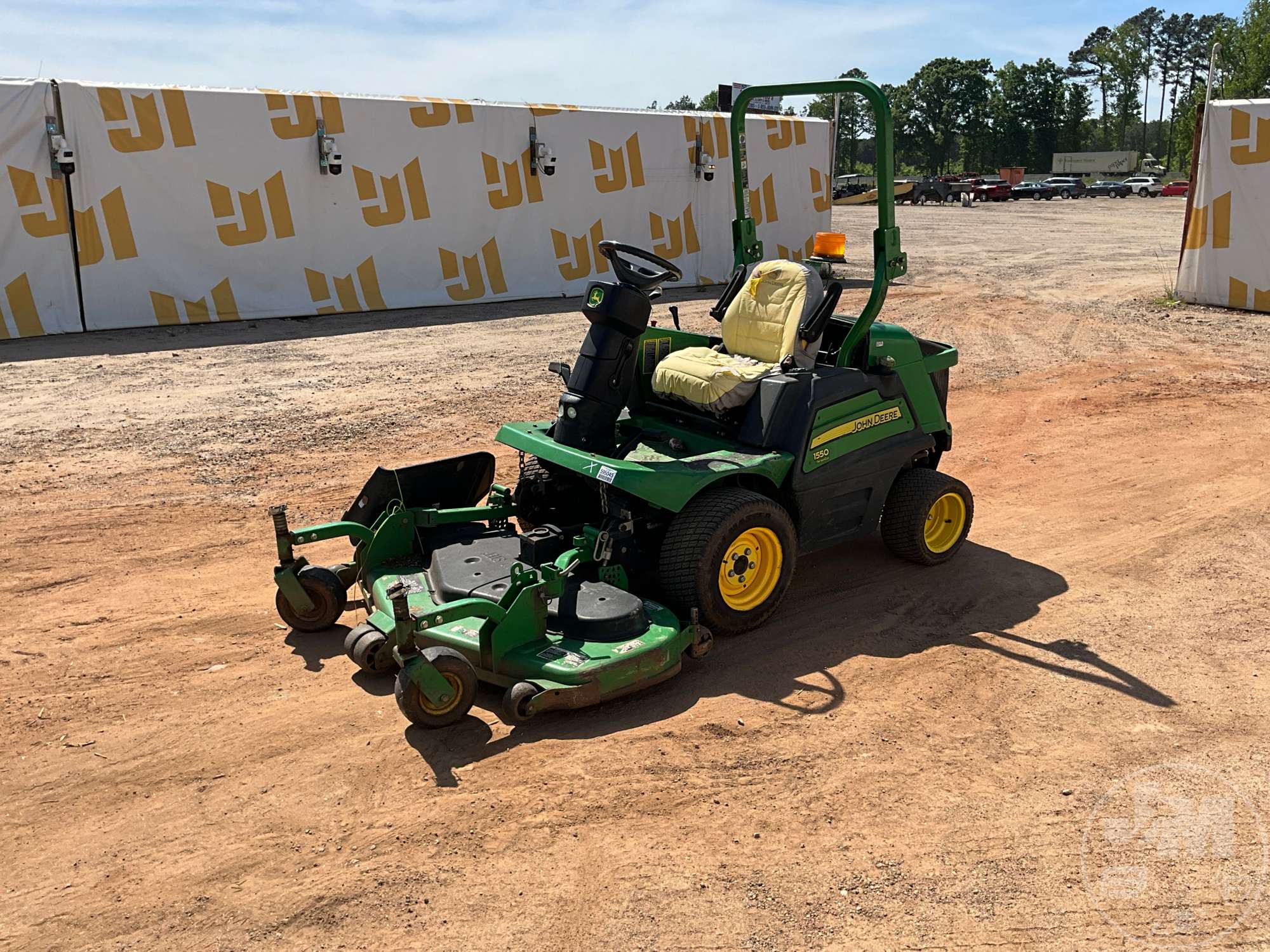 Photo of a 2015 John Deere 1550