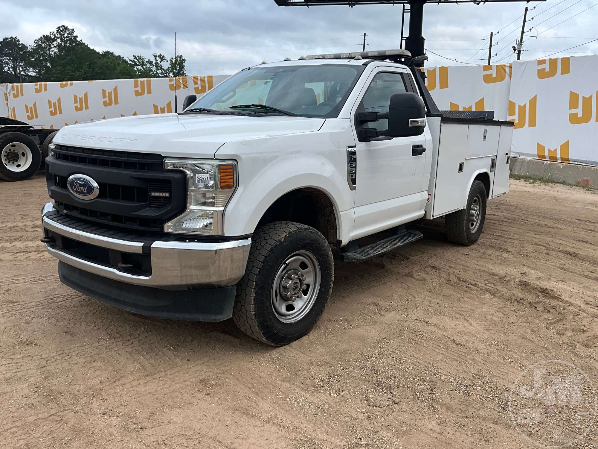 Photo of a 2022 Ford F-350 XL CREW CAB