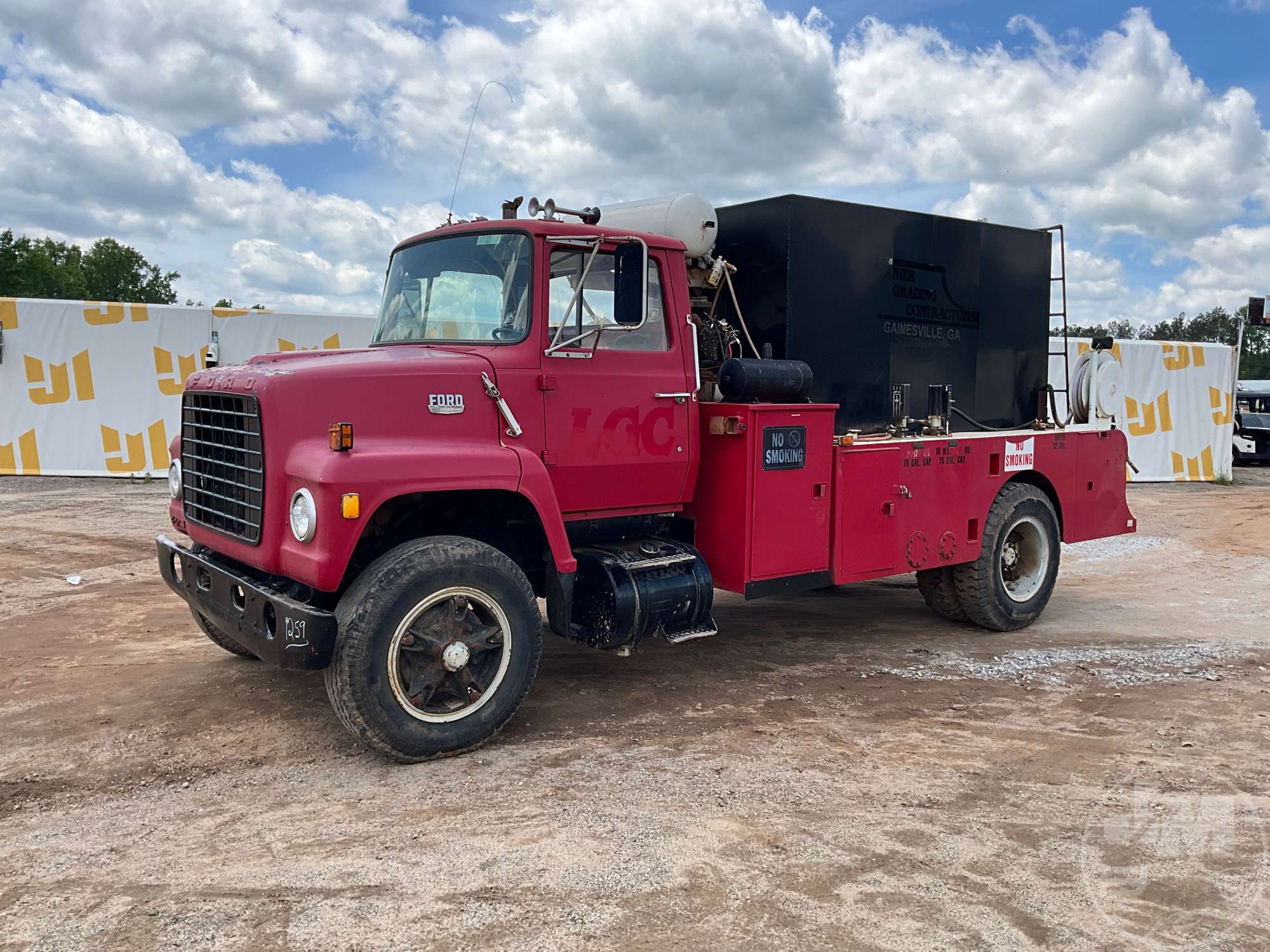 Photo of a  Ford L9000