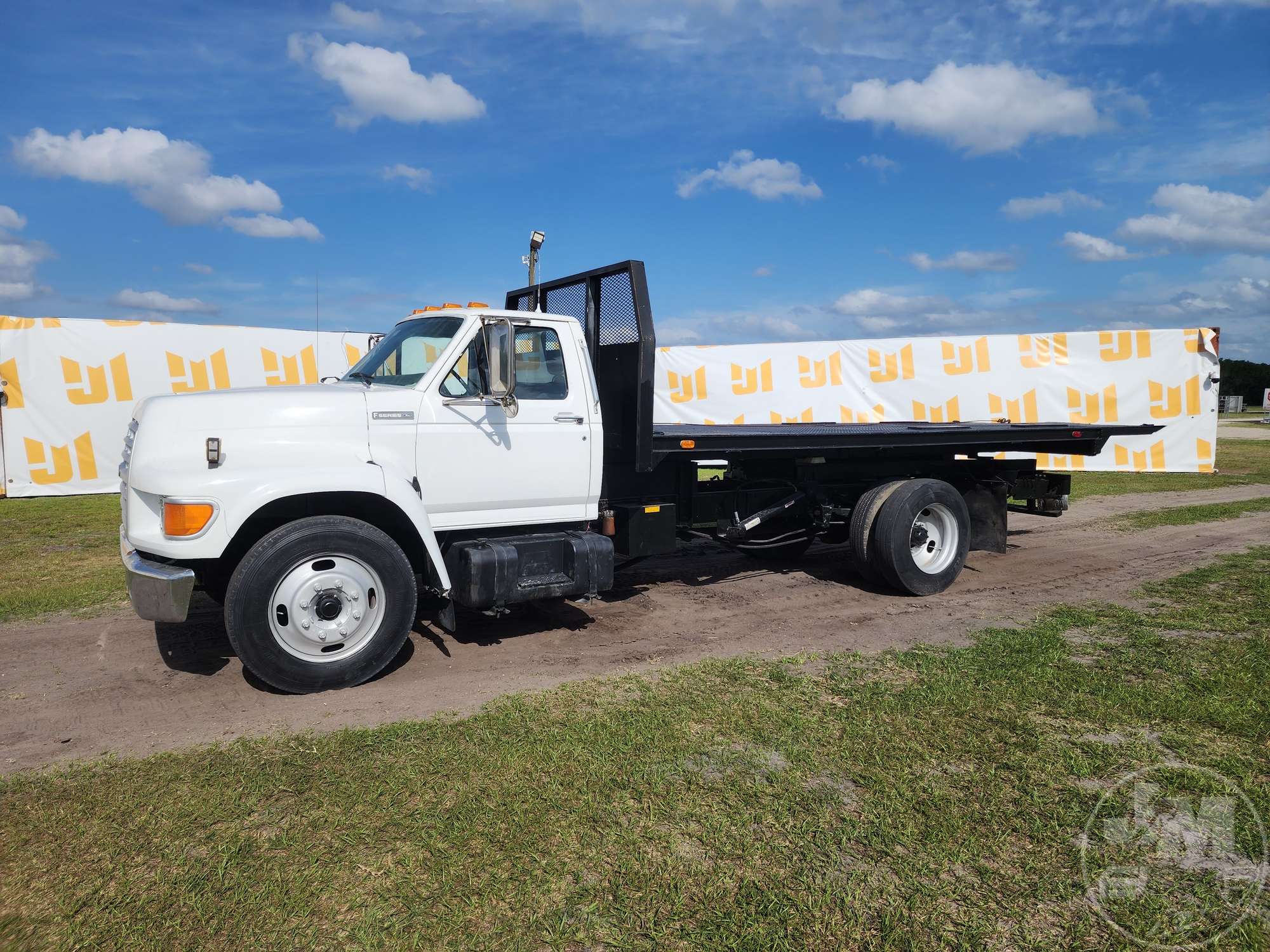 Photo of a 1996 Ford F-800