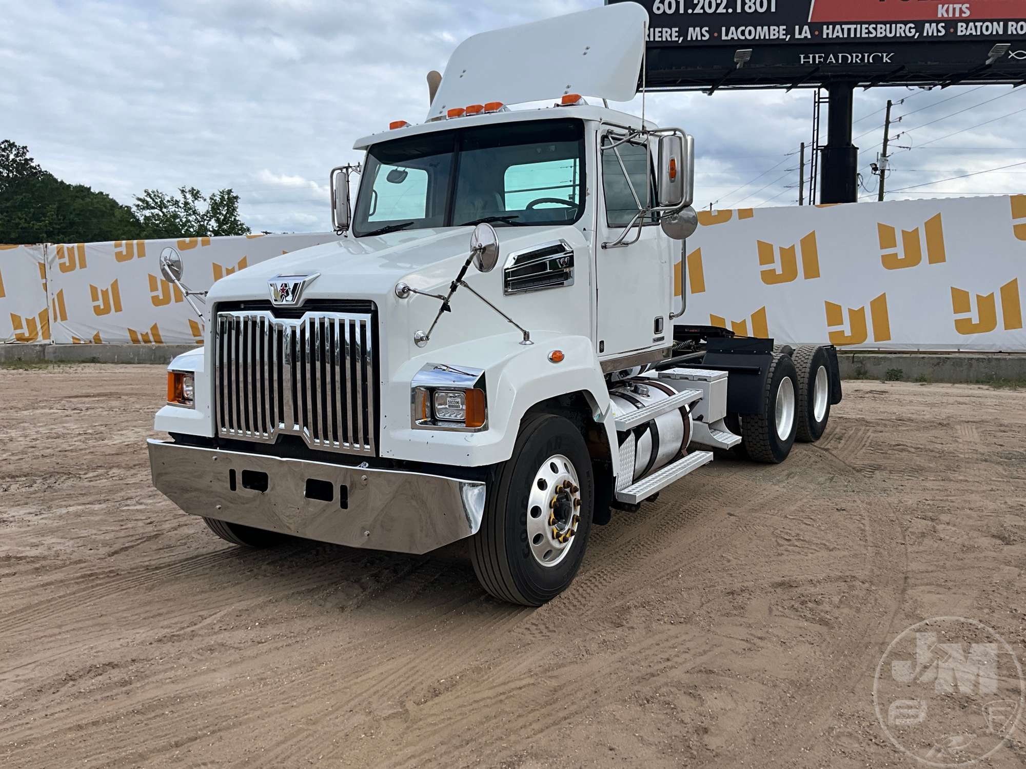 Photo of a 2017 Western Star 4700