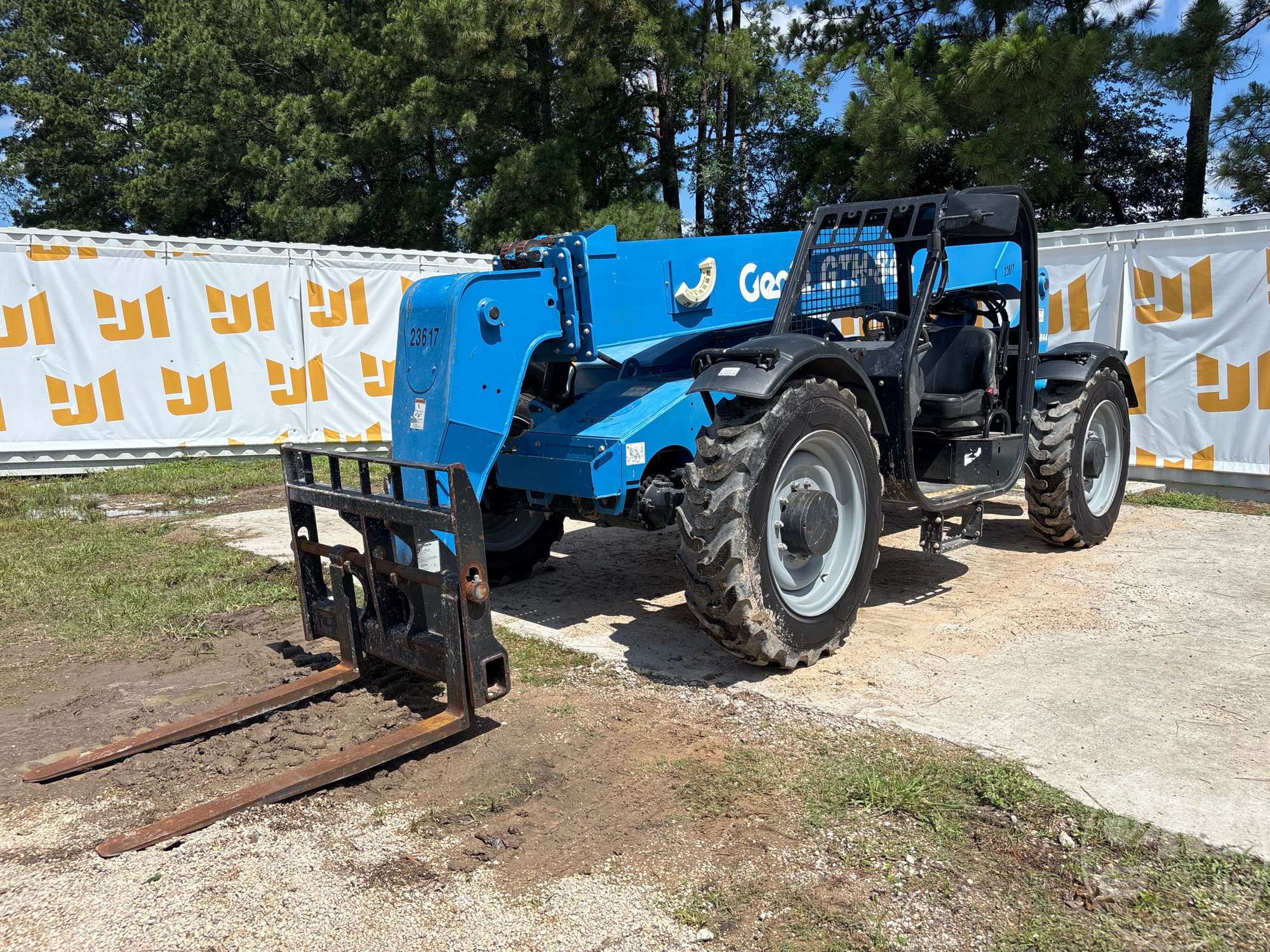 Photo of a 2019 Genie GTH-844