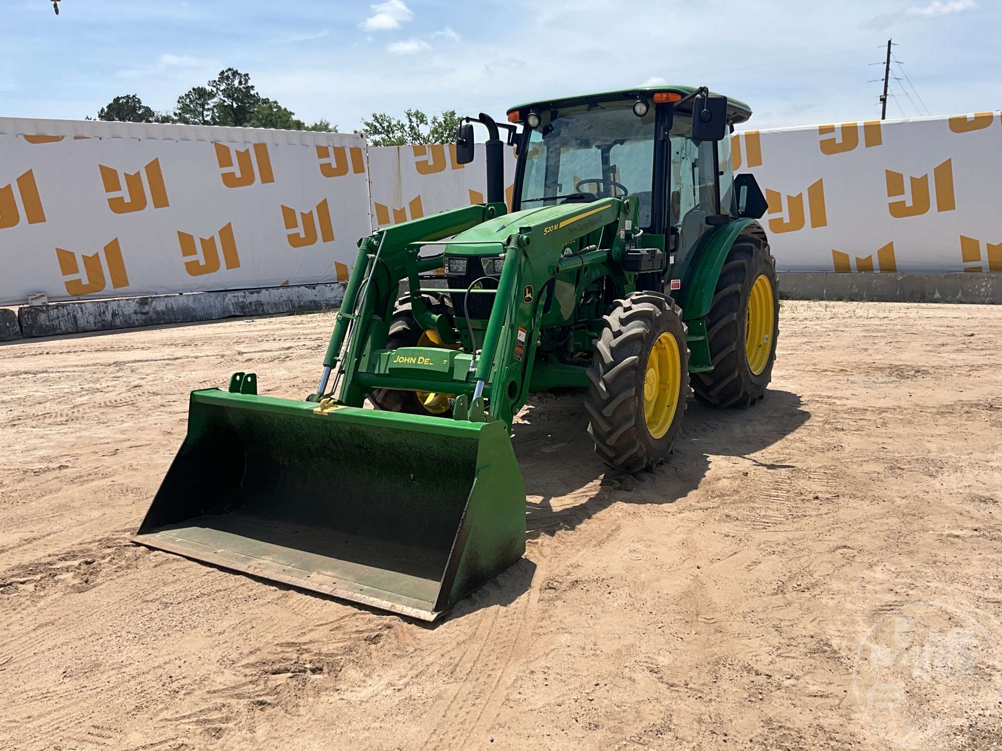 Photo of a  John Deere 5075E