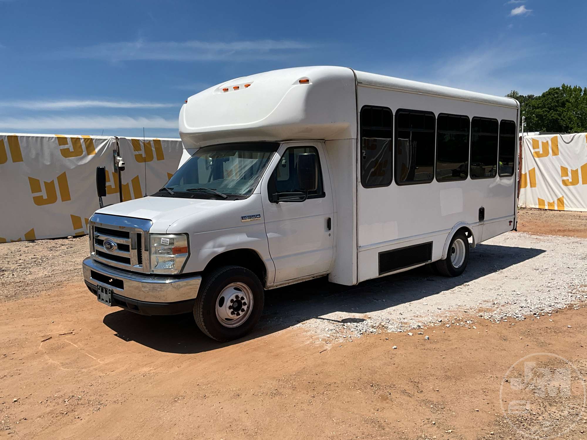 Photo of a 2017 Ford E-350