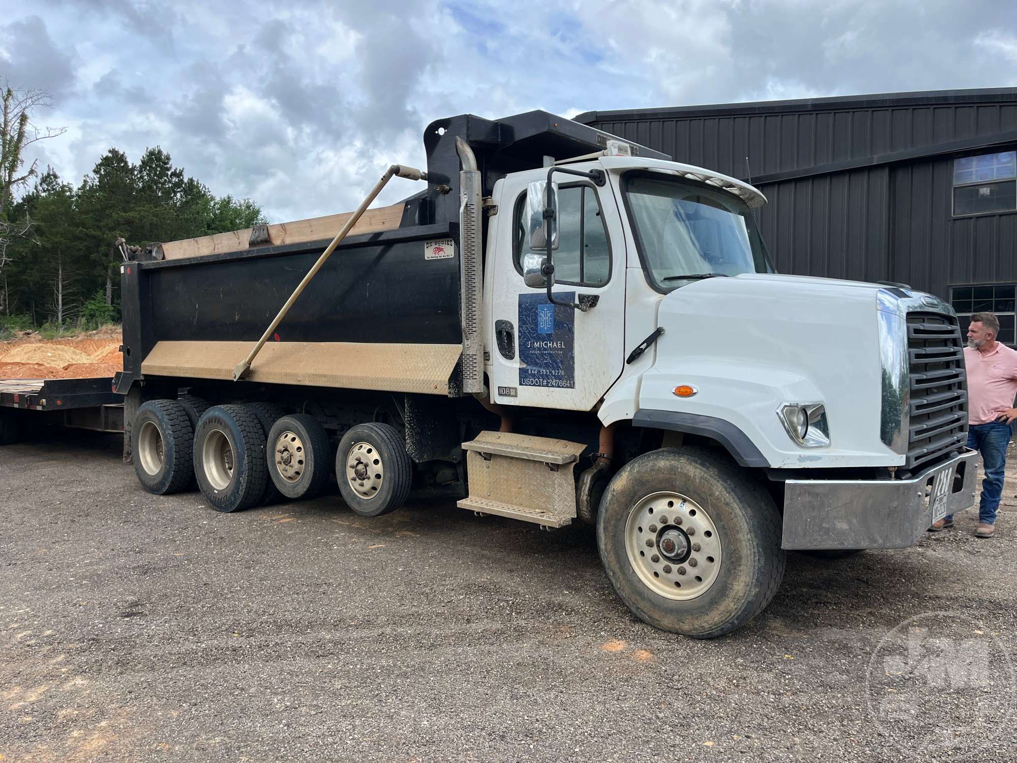 Photo of 2018 Freightliner 108SD