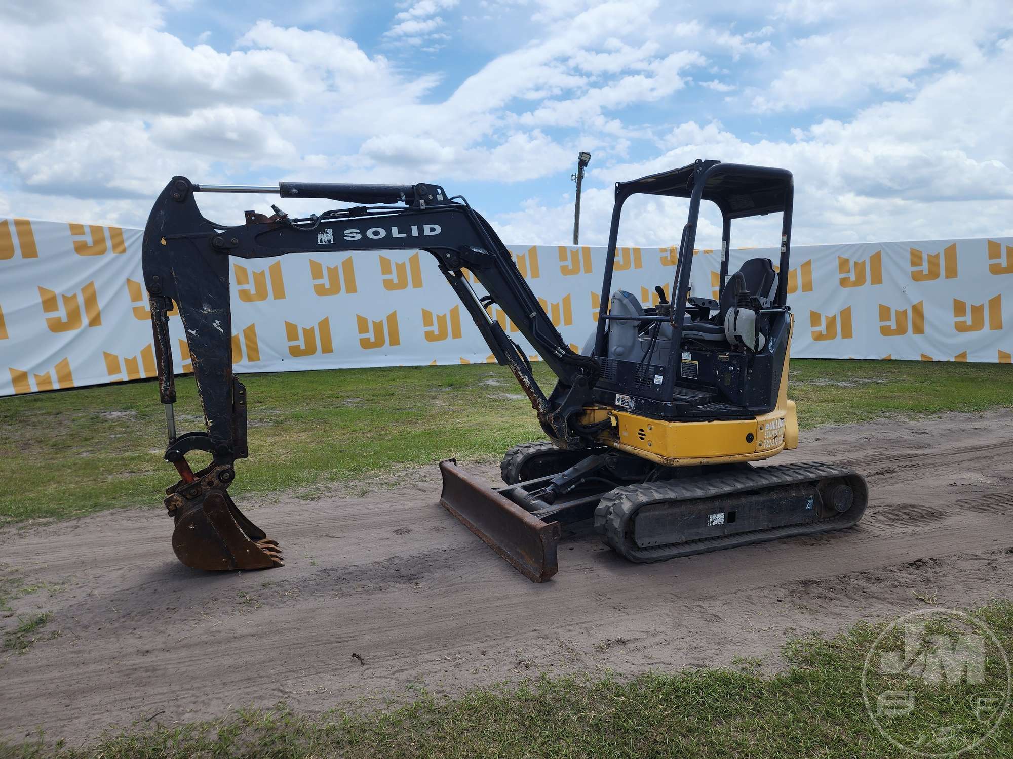 Photo of a  John Deere 35G