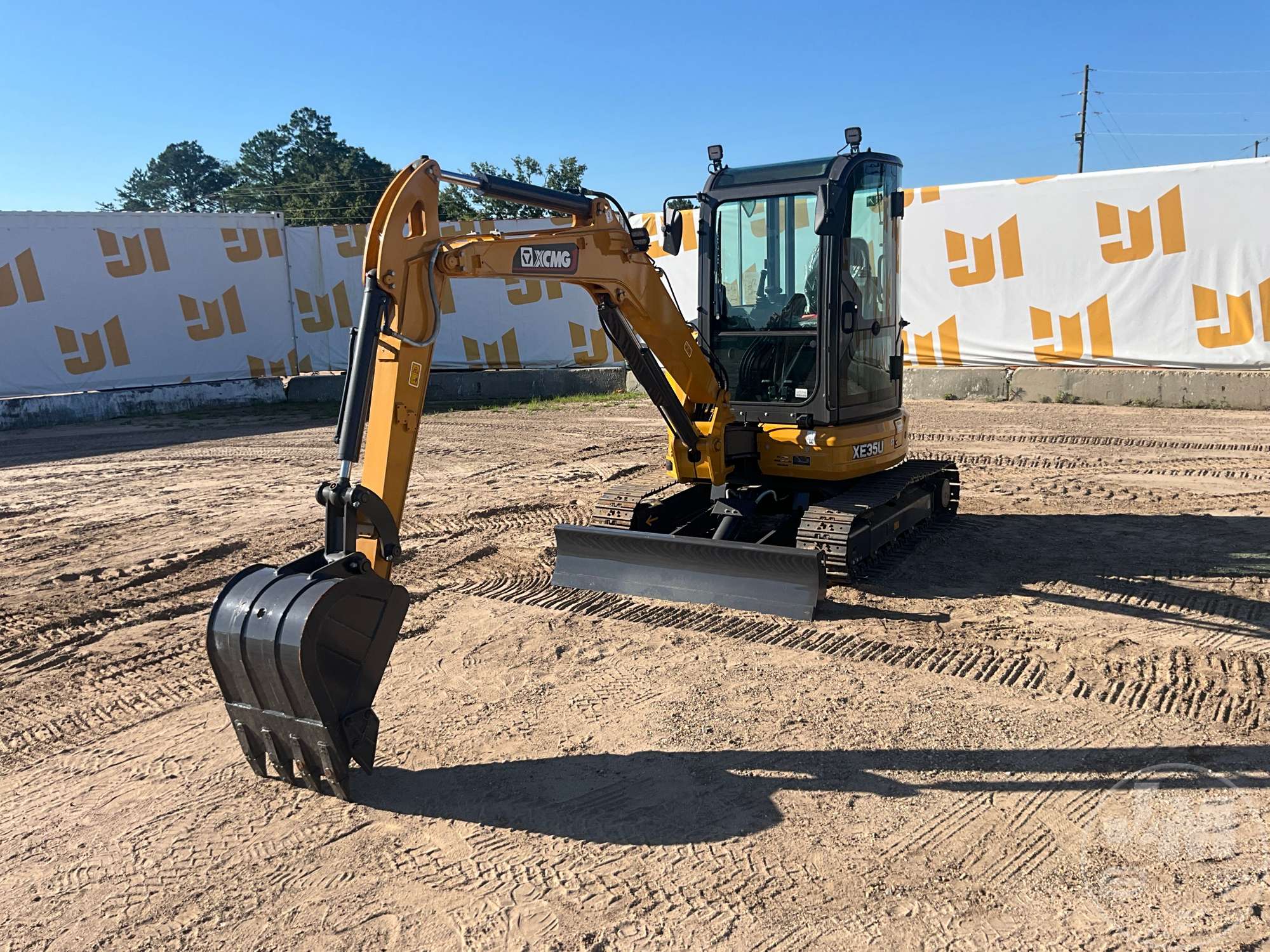 Photo of a 2025 XCMG XE35U