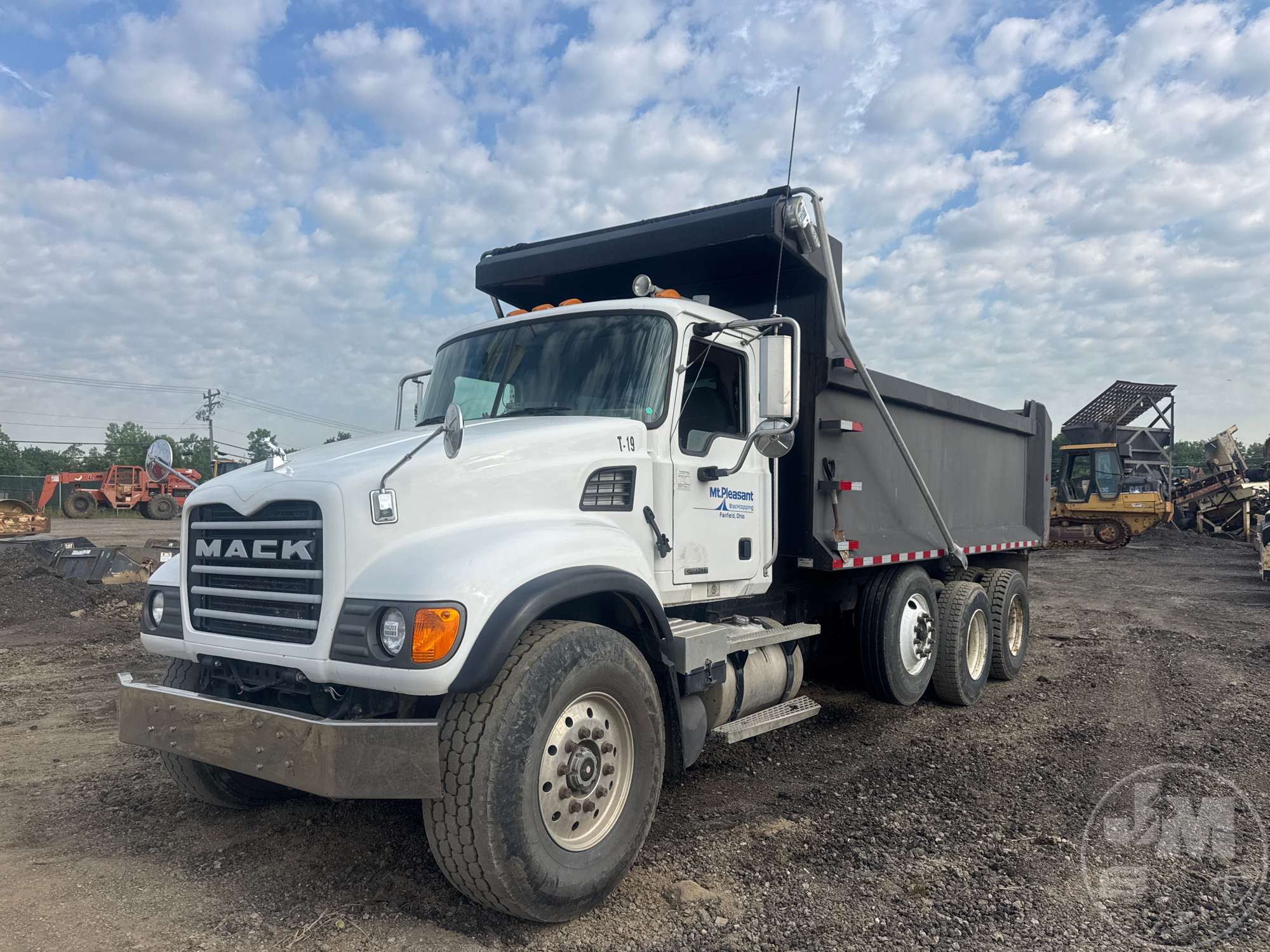 Photo of a 2003 Mack CV713 Granite