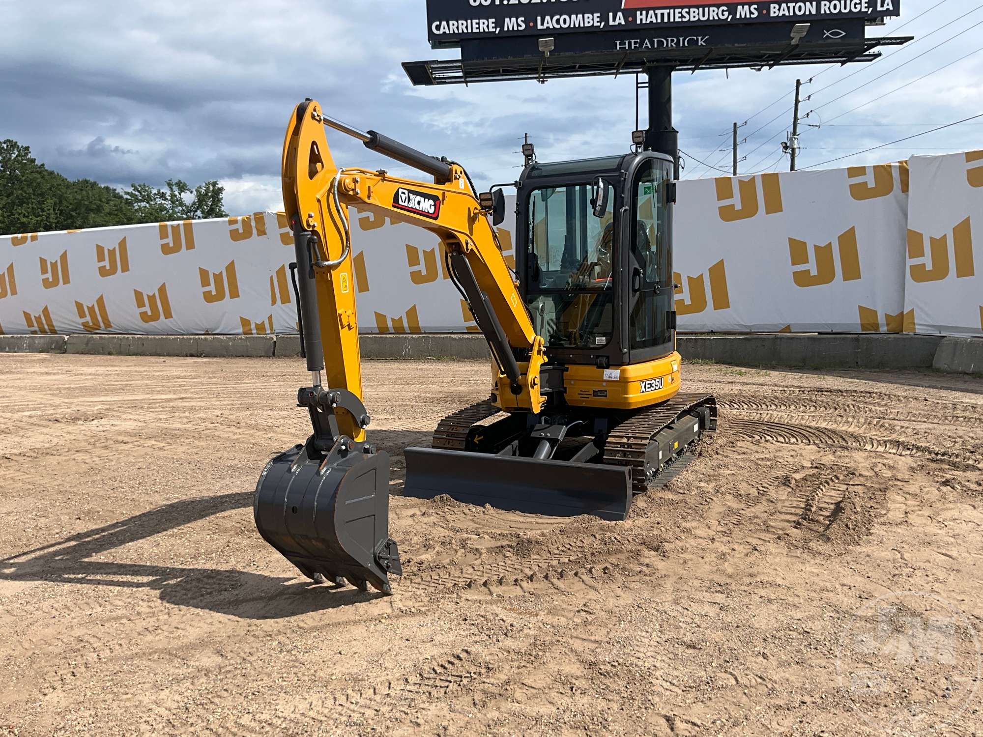Photo of a 2025 XCMG XE35U