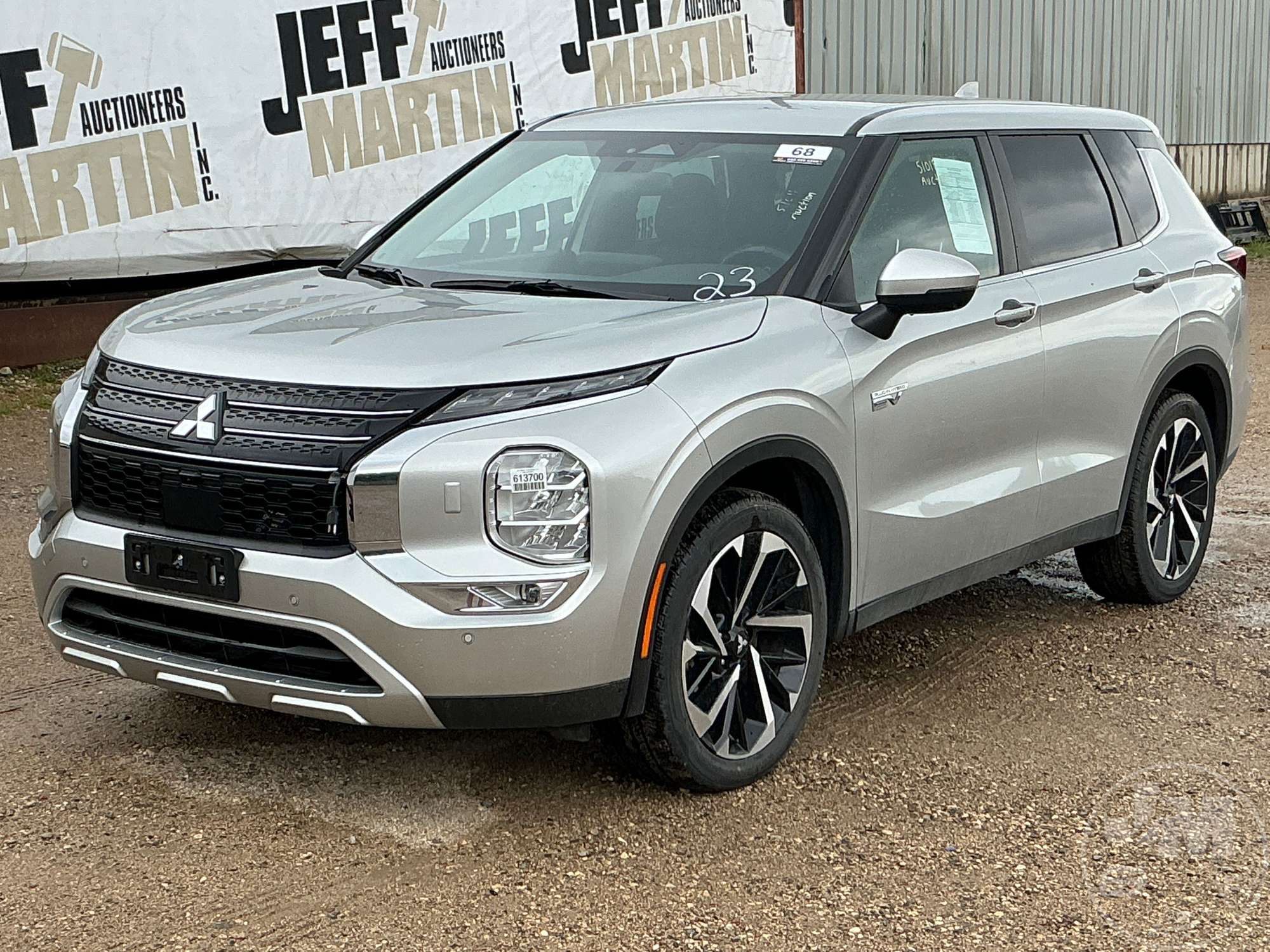 Photo of a 2023 Mitsubishi OUTLANDER SE PHEV