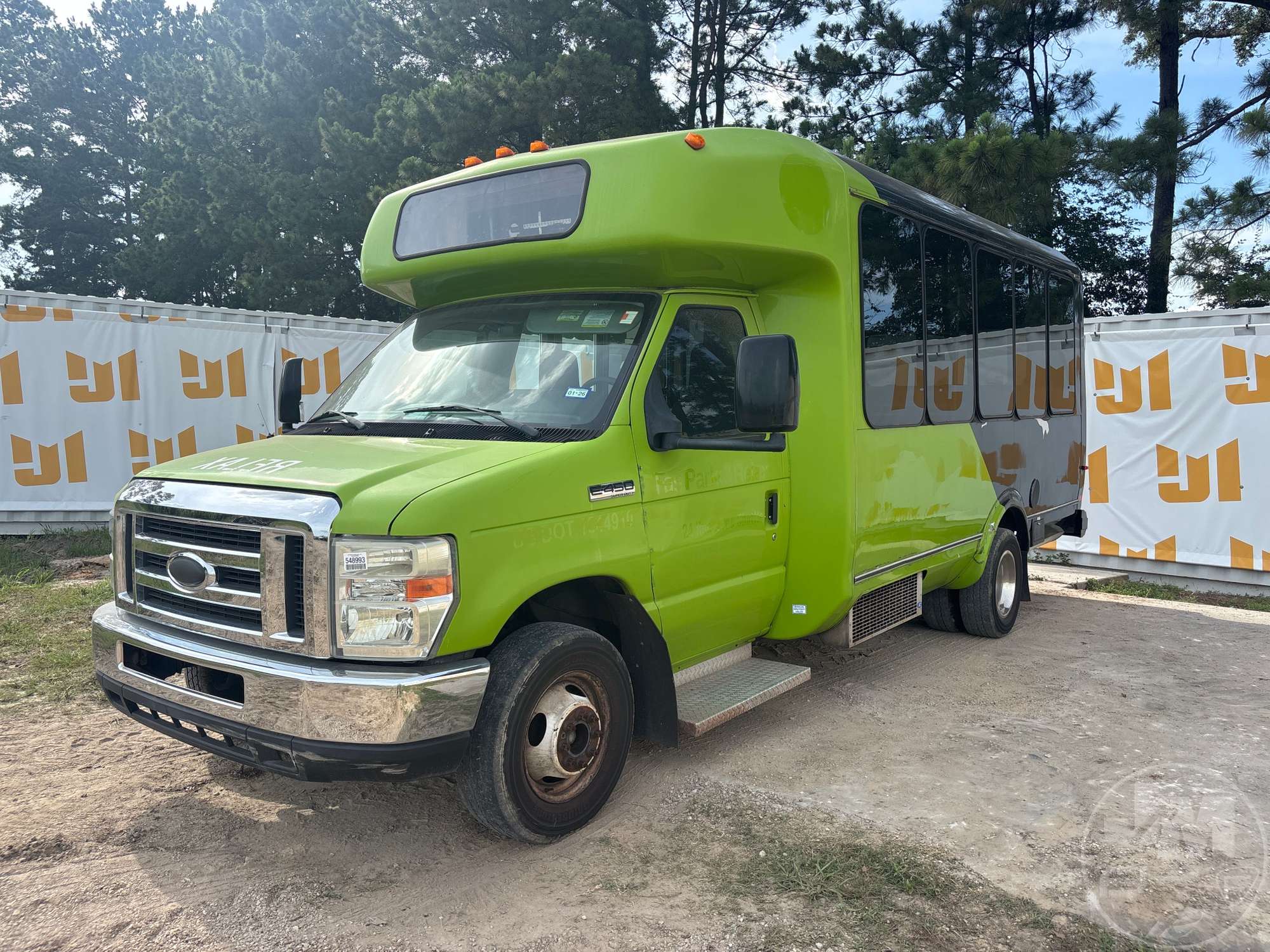 Photo of a 2016 Ford E-450