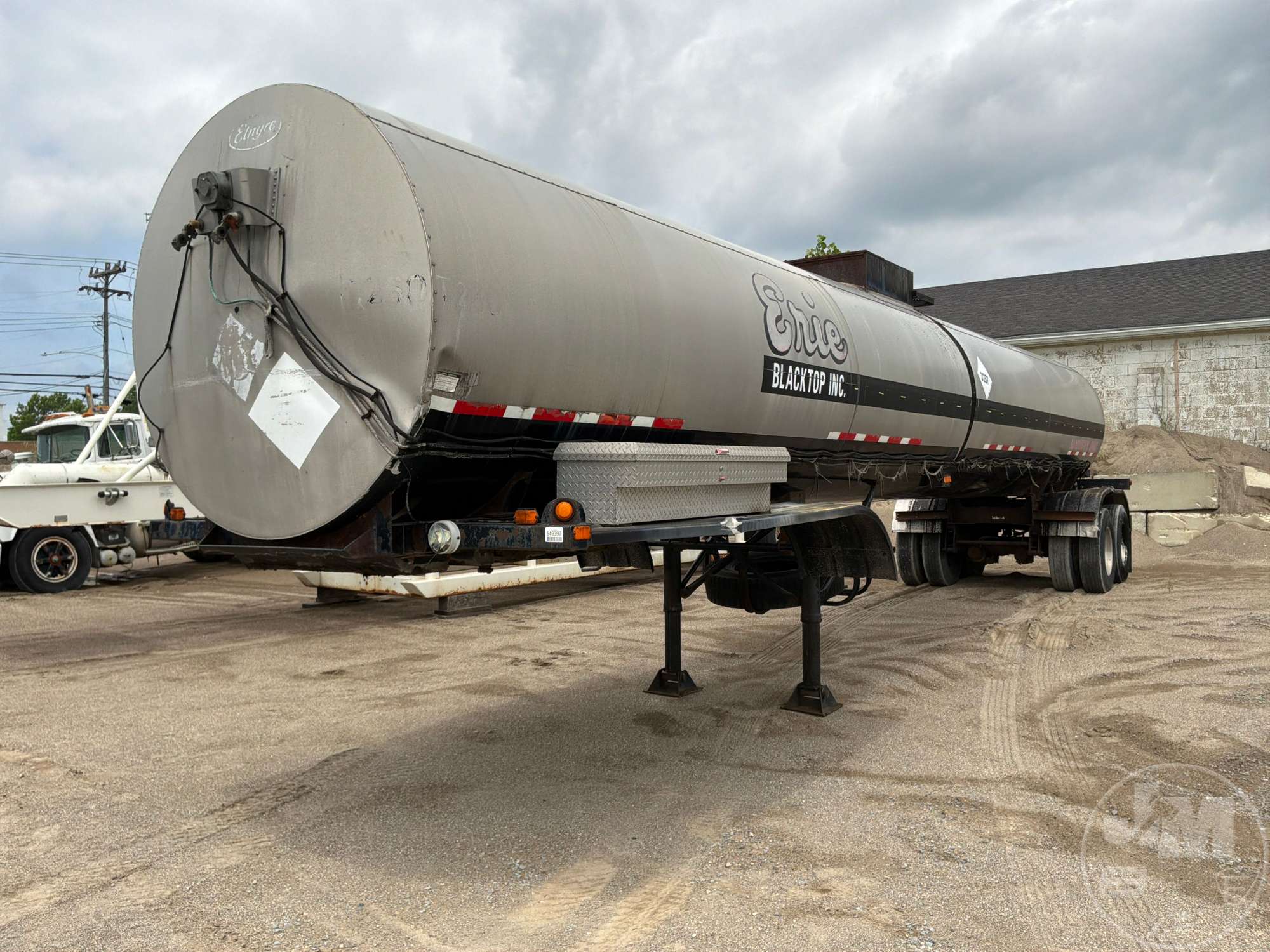 Photo of a 1992 Etnyre TR6 ASPHALT TANKER