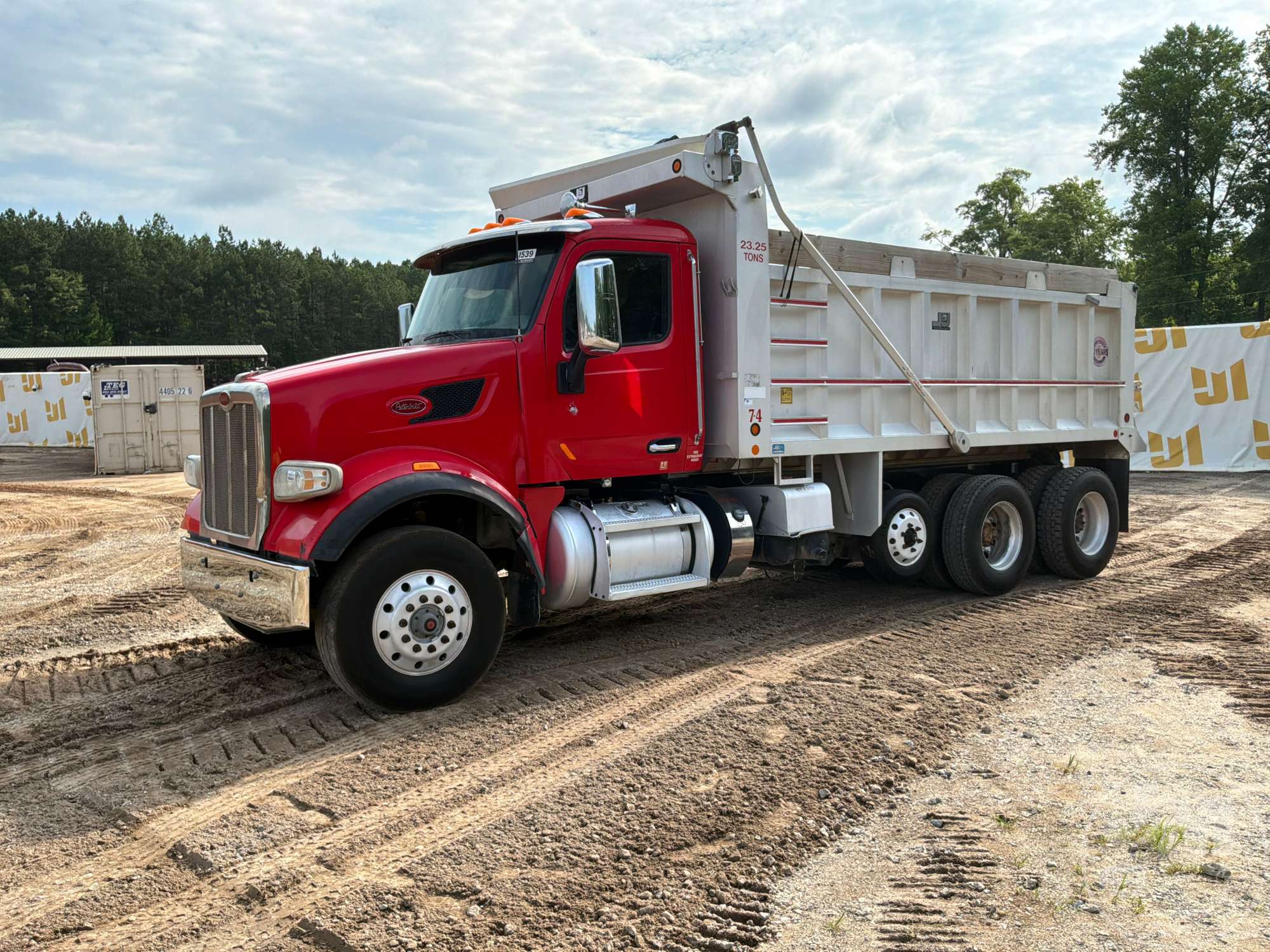 Photo of a 2017 Peterbilt 567