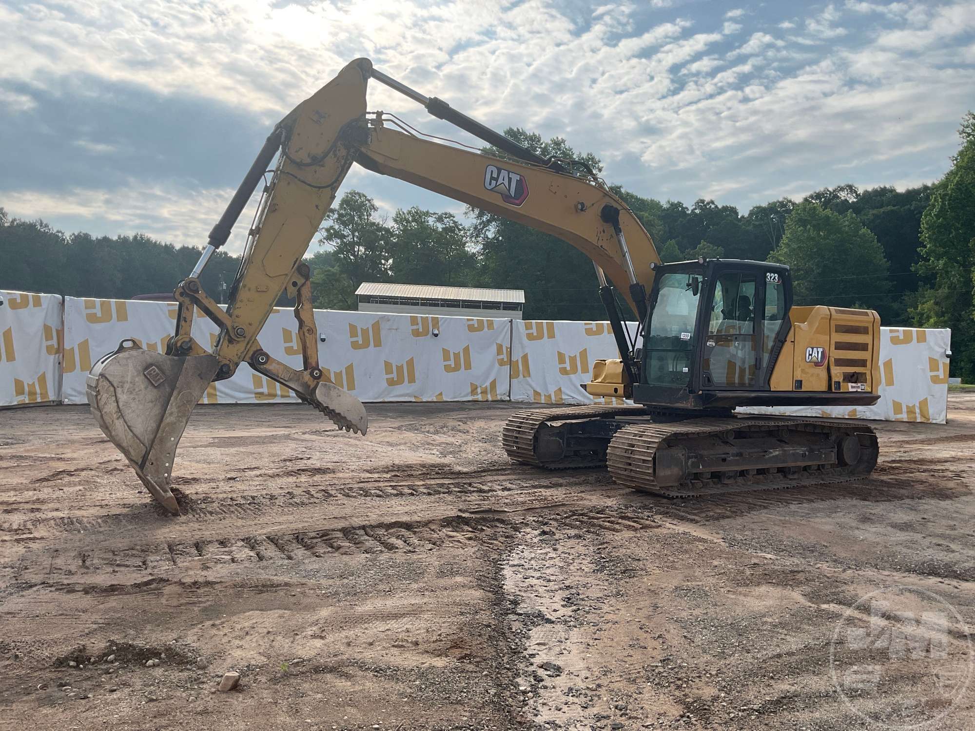 Photo of a 2021 Caterpillar 323