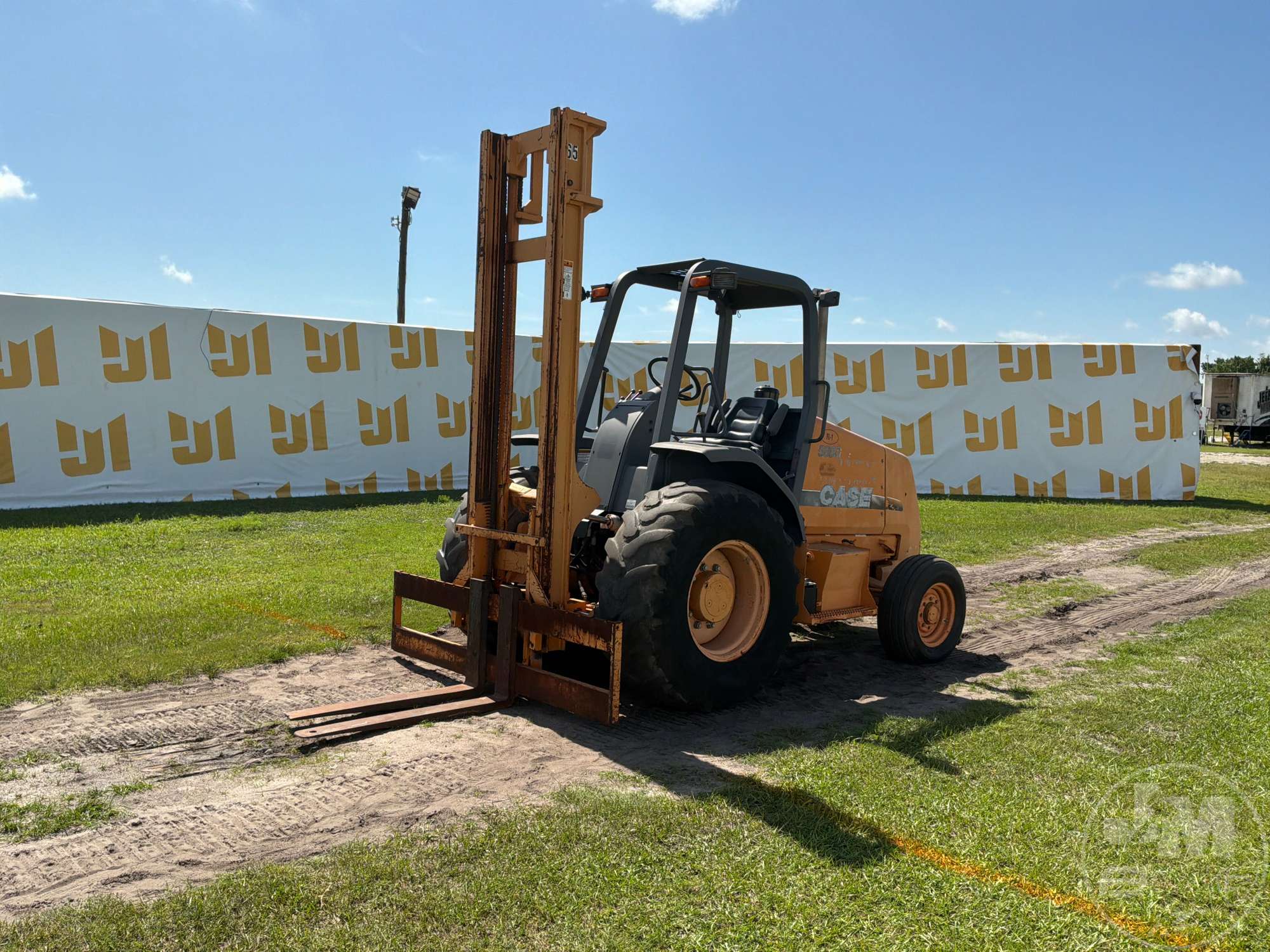 Photo of a 2007 Case 586G