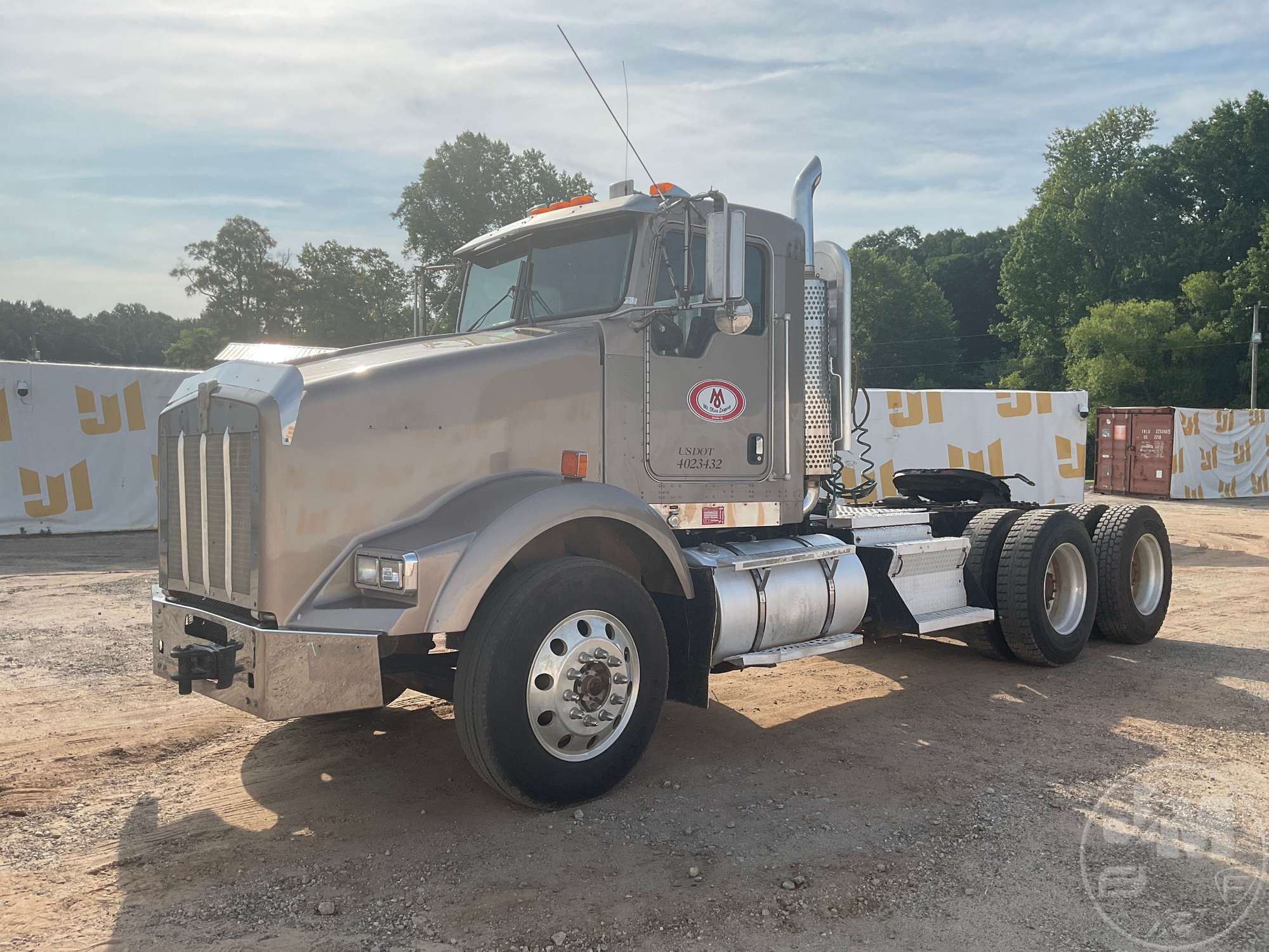 Photo of a 2007 Kenworth T800