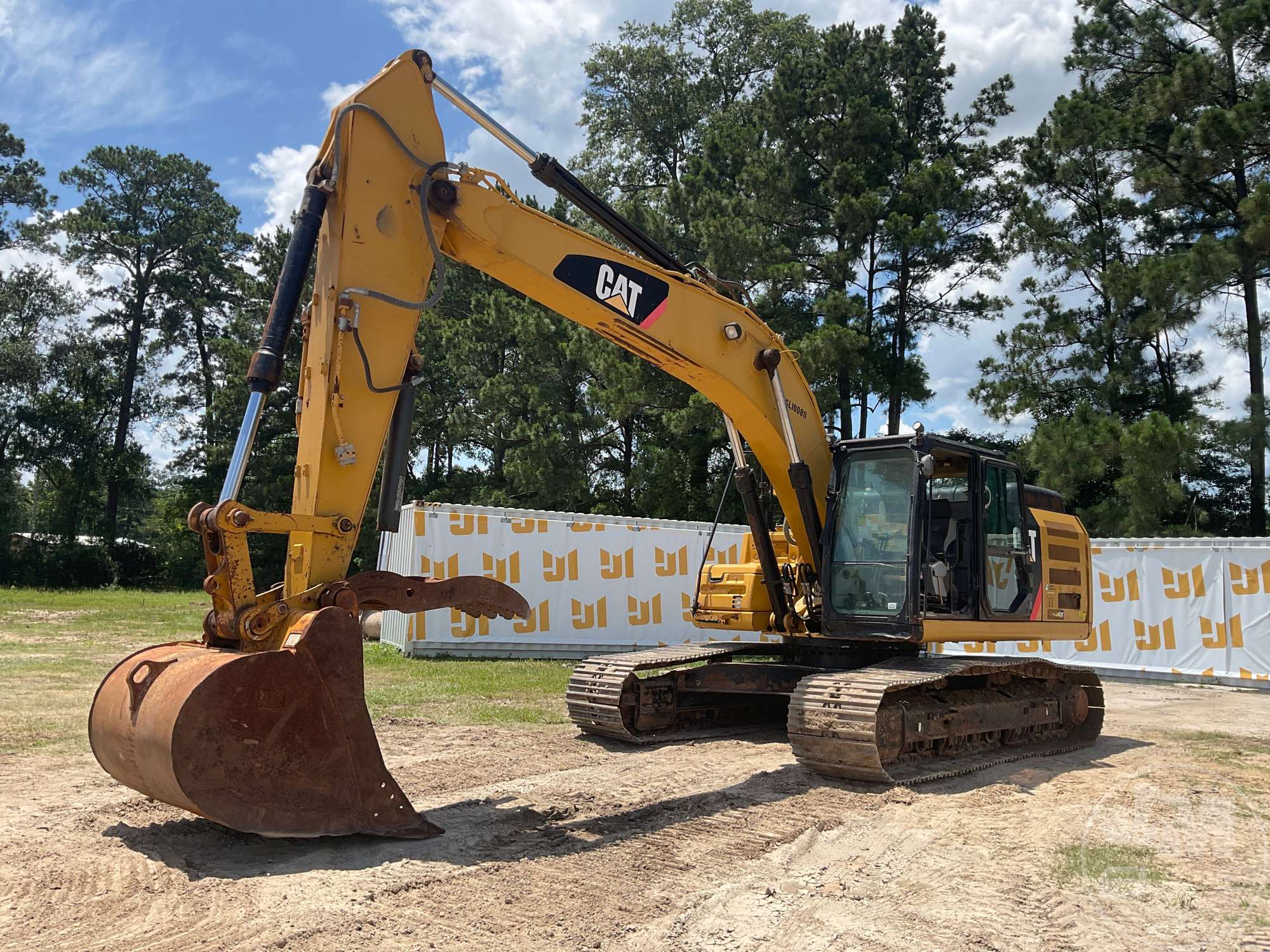 Photo of a 2017 Caterpillar 326FL