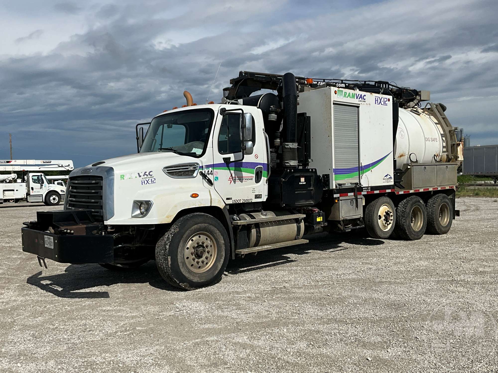Photo of a 2015 Freightliner 114SD