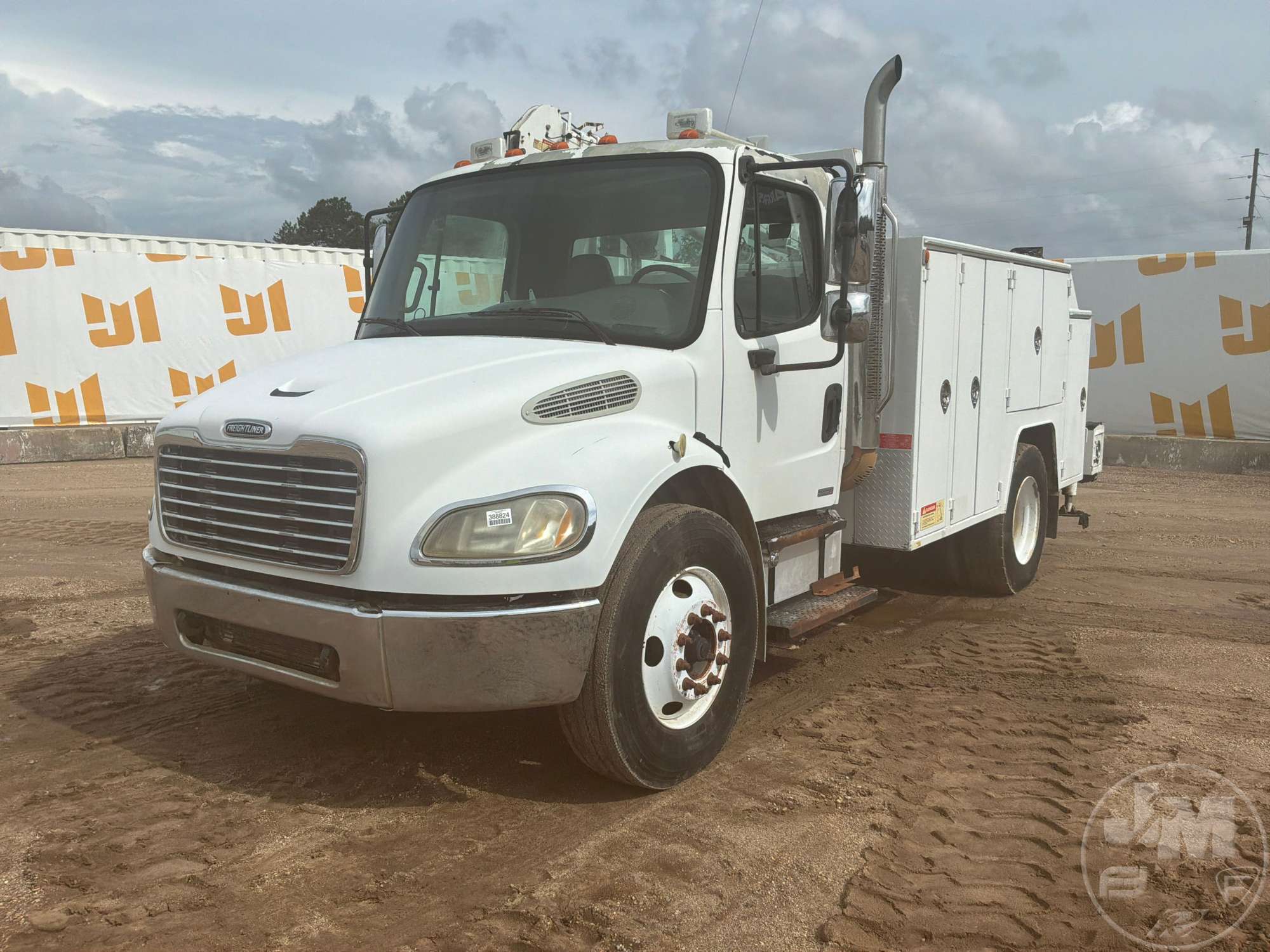 Photo of a 2006 Freightliner M2
