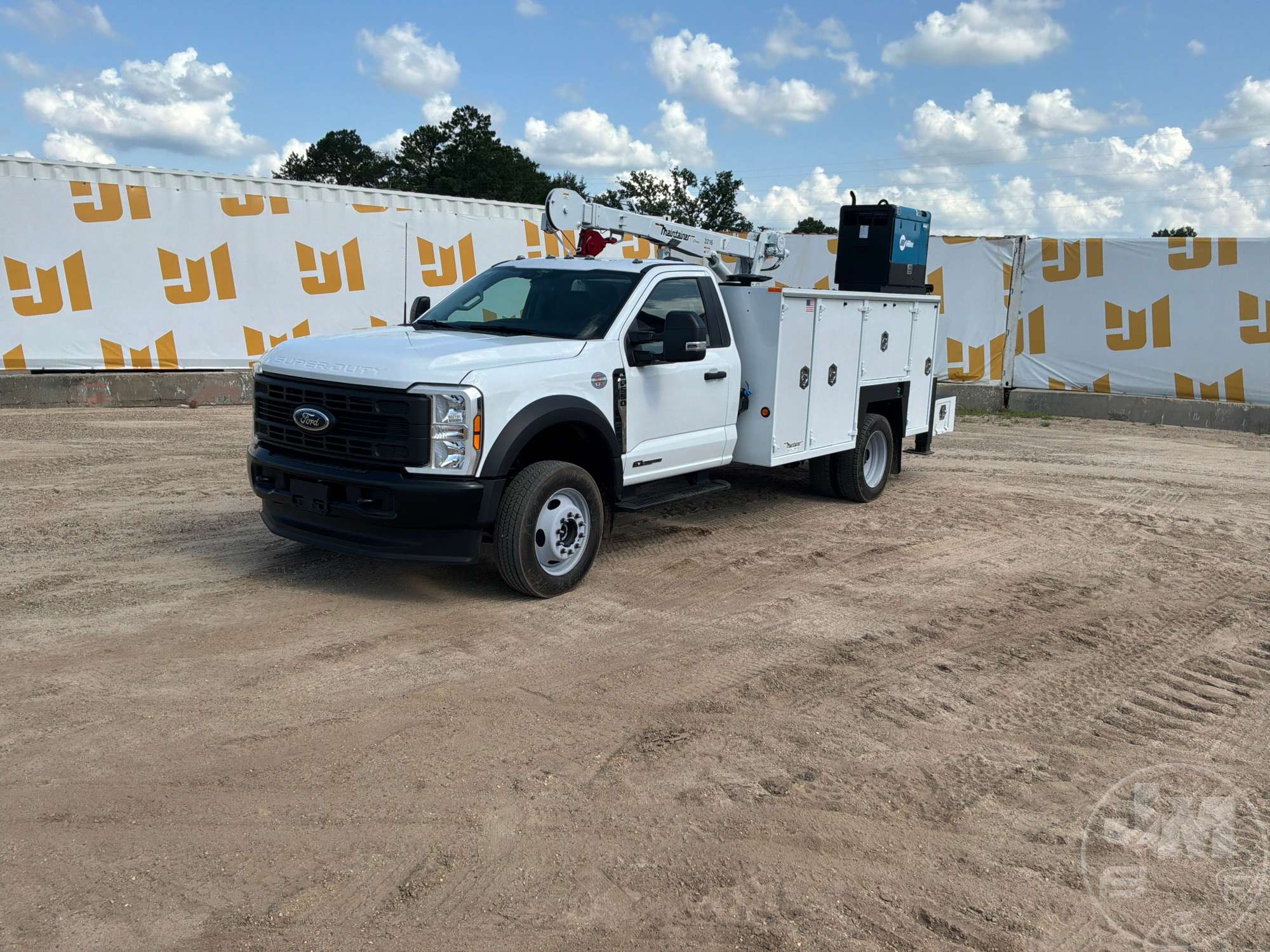 Photo of a 2026 Ford F-550XL SD