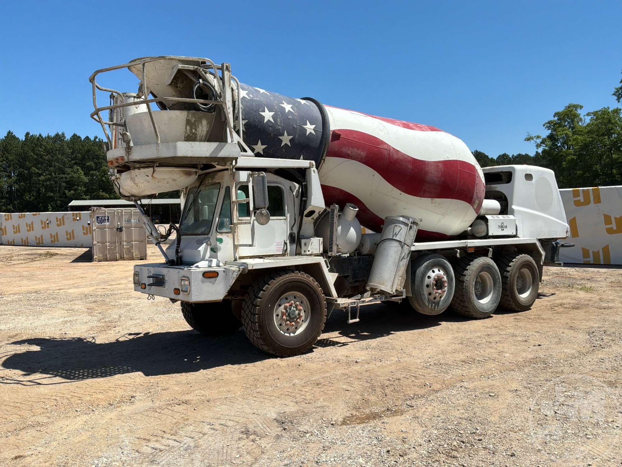 Photo of a 2017 Oshkosh CONCRETE