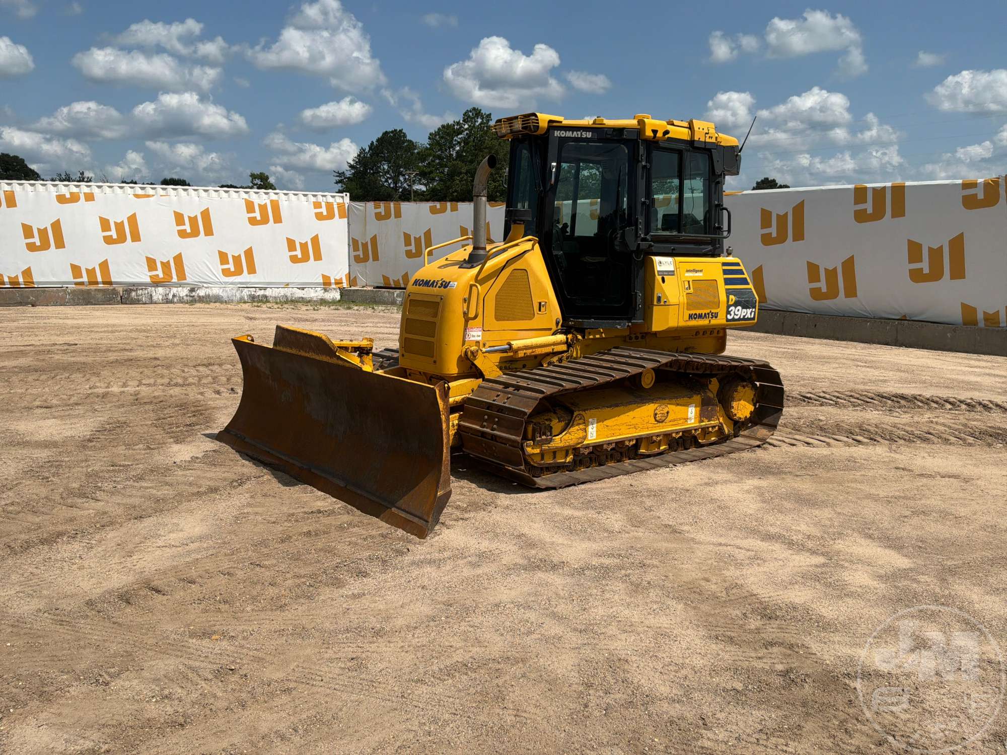 Photo of a 2020 Komatsu D39PXi-24
