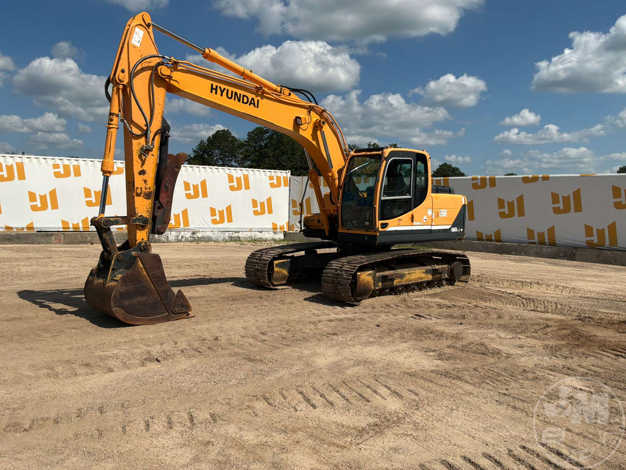 Photo of a 2012 Hyundai ROBEX180LC-9