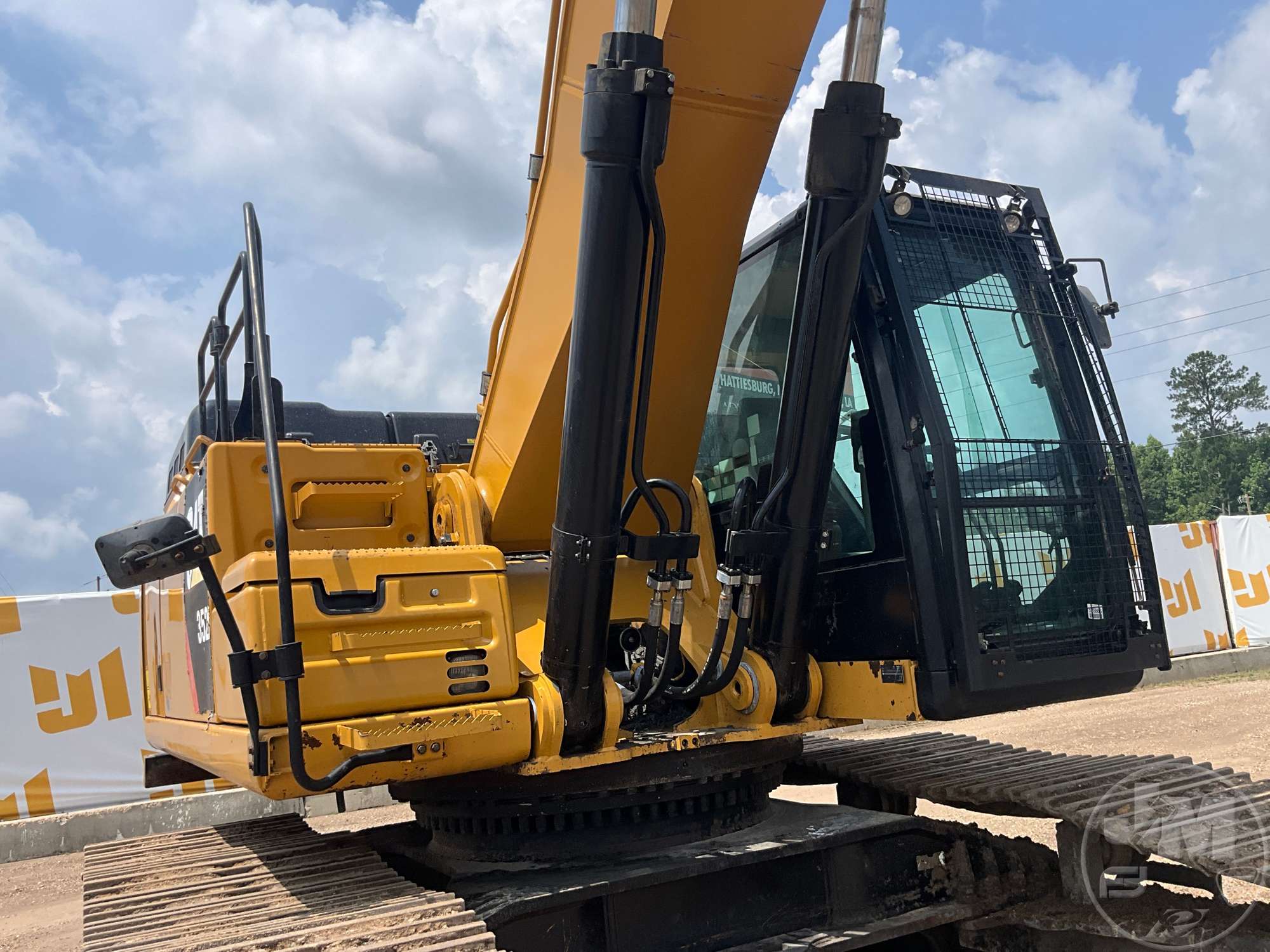 2019 Caterpillar 352F