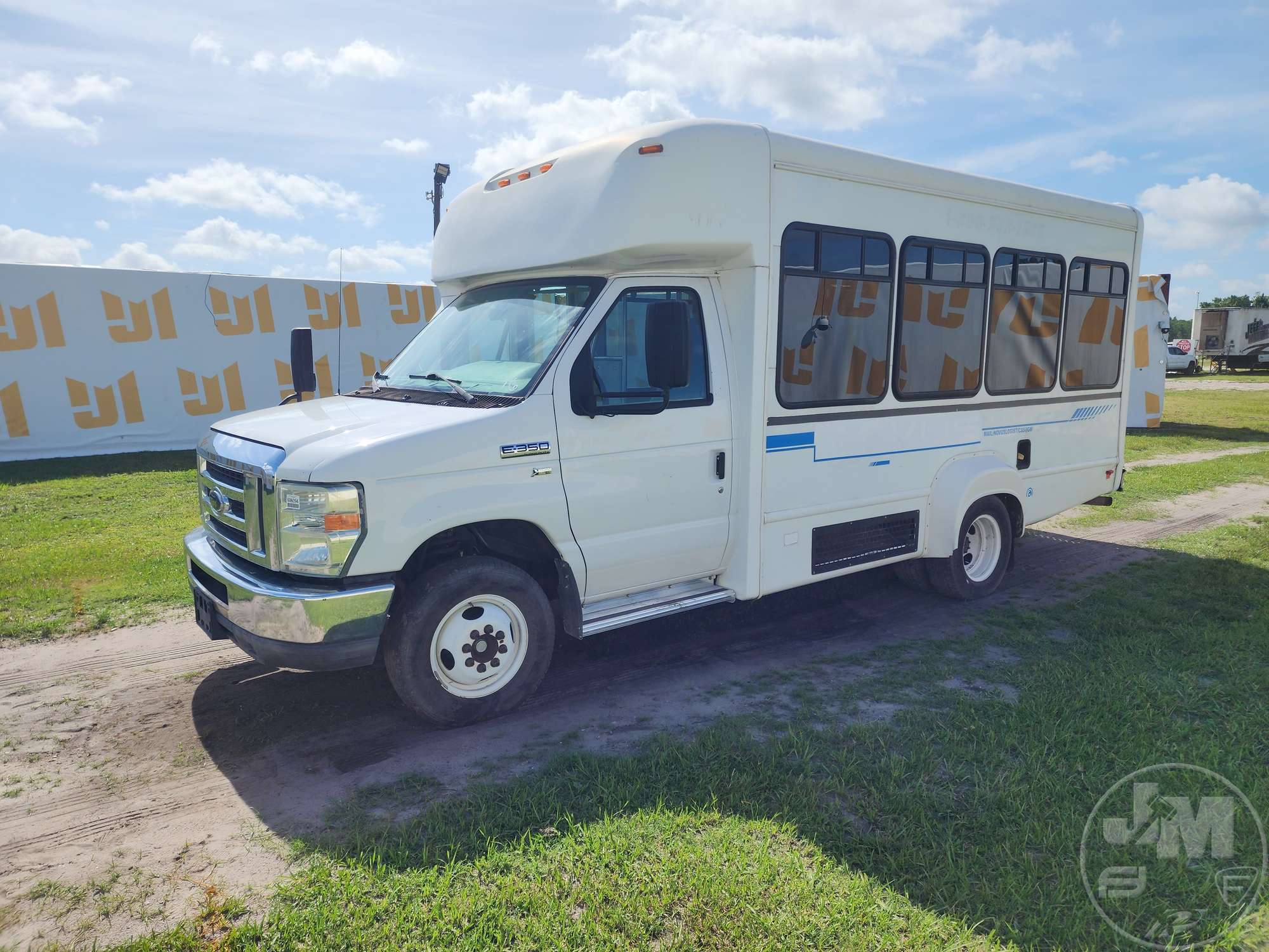 Photo of a 2016 Ford E-350