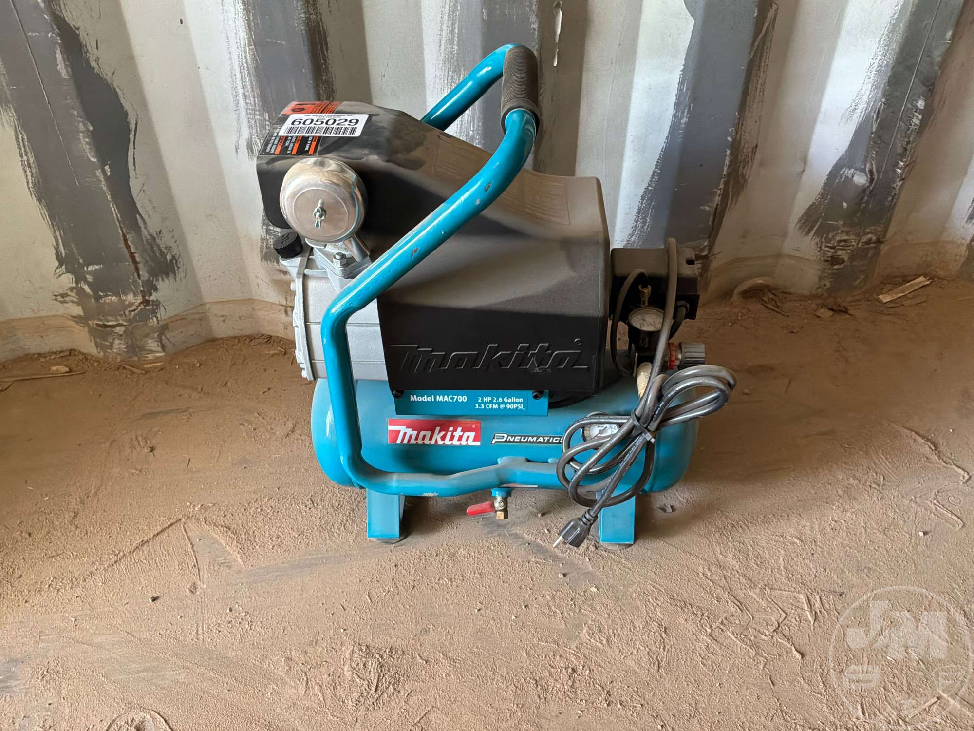 Photo of a  Makita MAC700