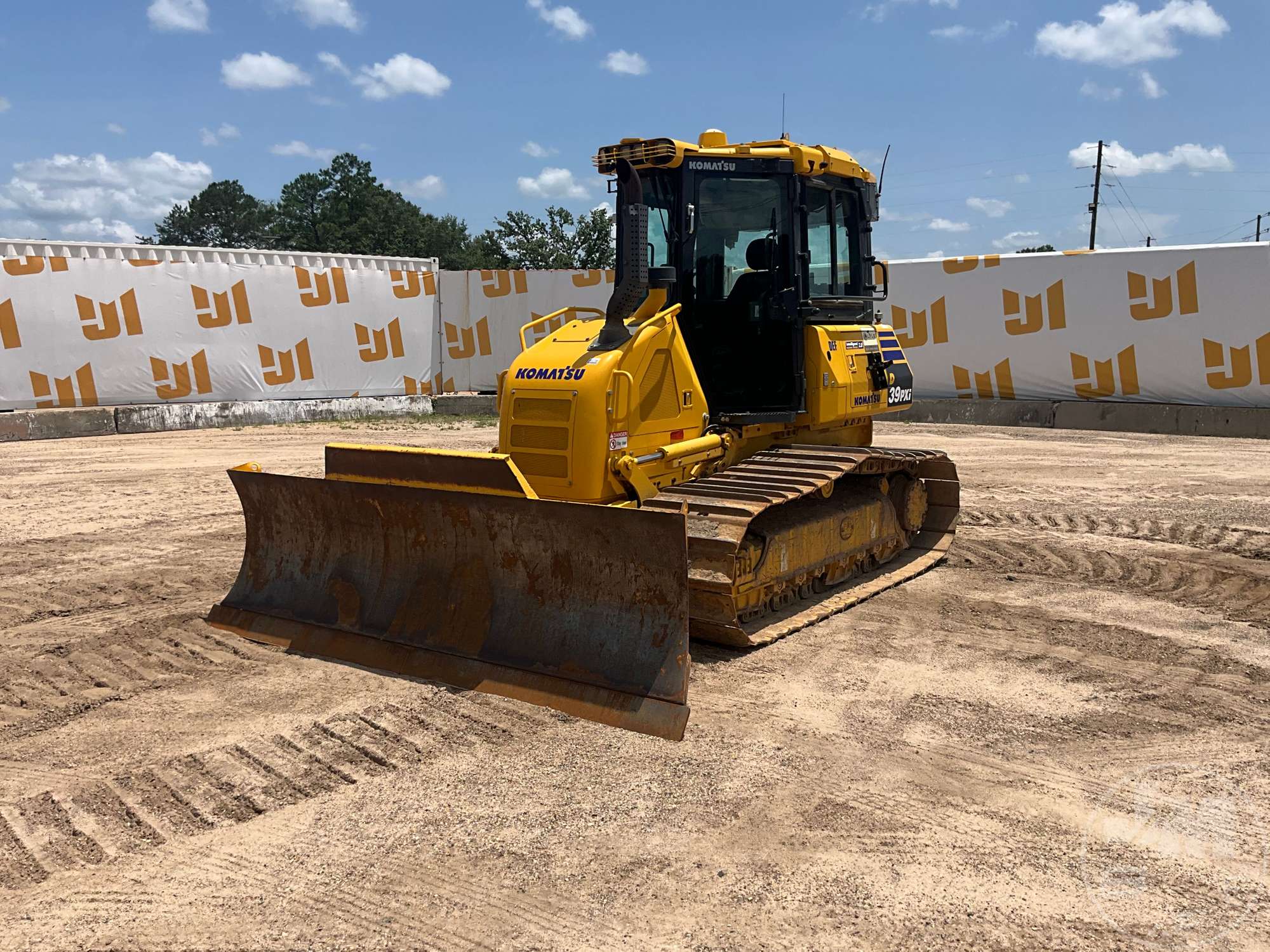 Photo of a 2022 Komatsu D39PXi-24