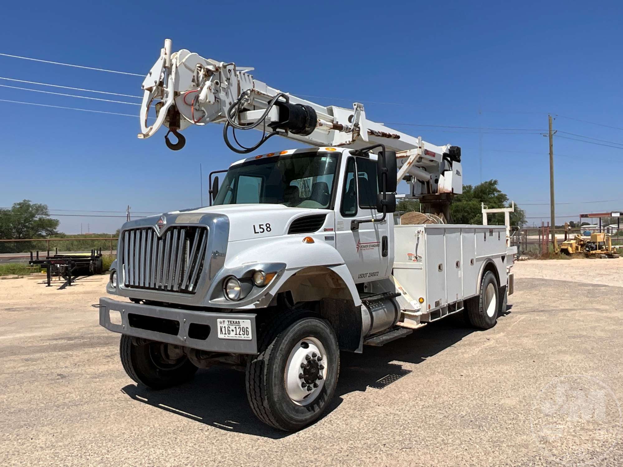 Photo of a 2013 International SR515 WORKSTAR 4X4
