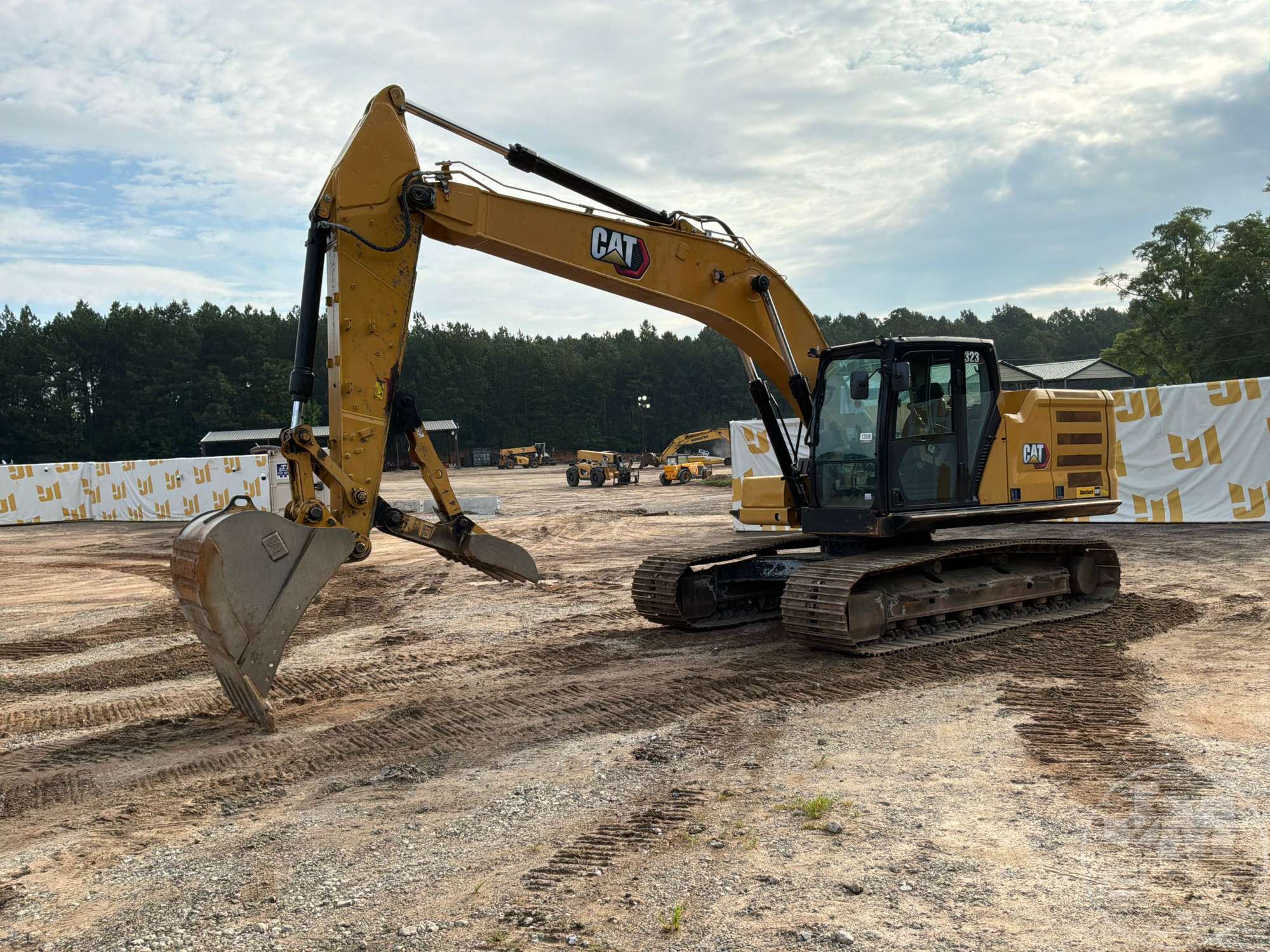 Photo of a 2022 Caterpillar 323