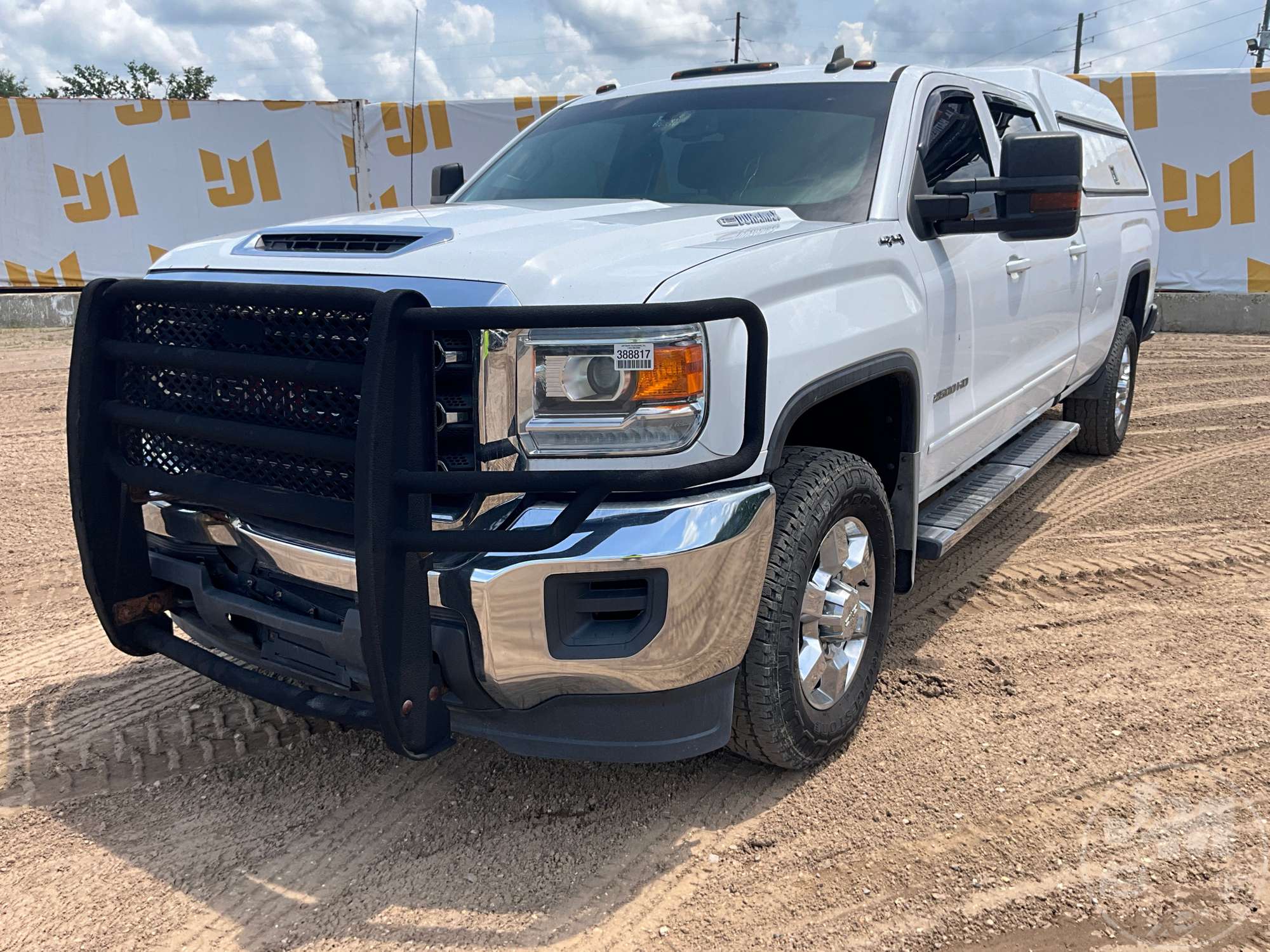 Photo of a 2018 GMC Sierra 2500 HD SLE