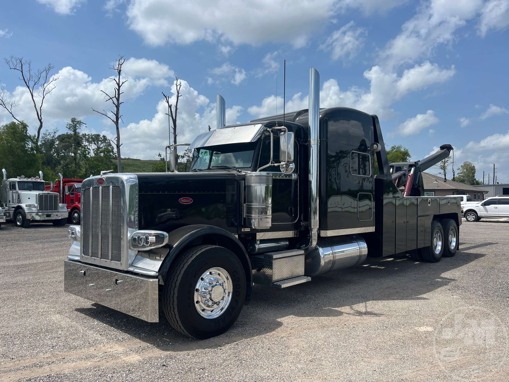 Photo of a 2015 Peterbilt 389 35 TON