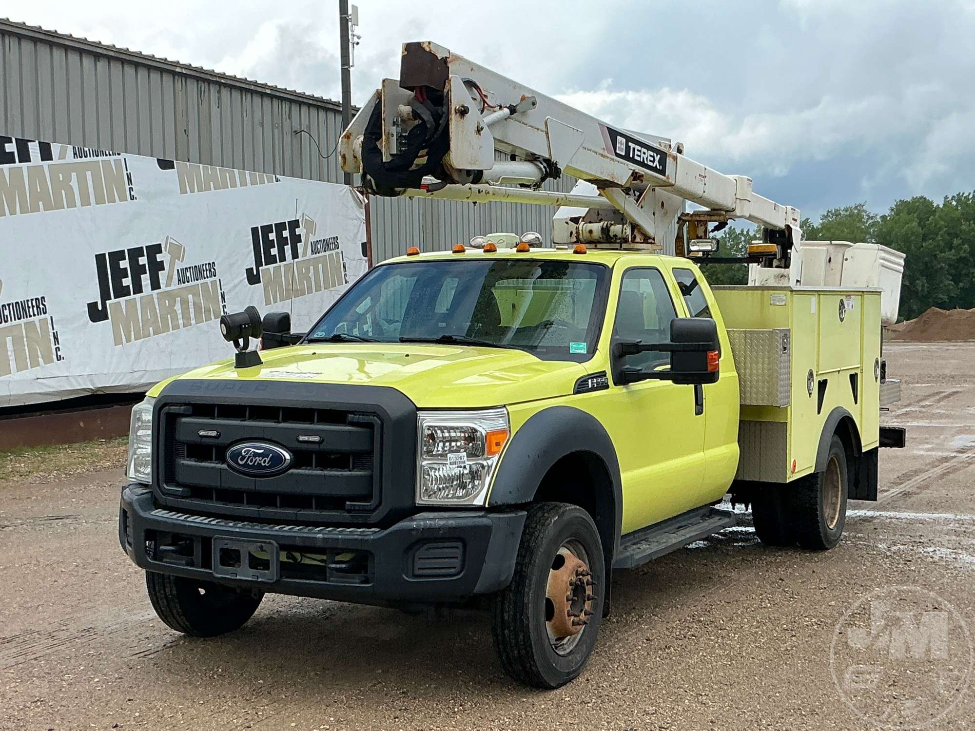 Photo of a 2015 Ford F-550