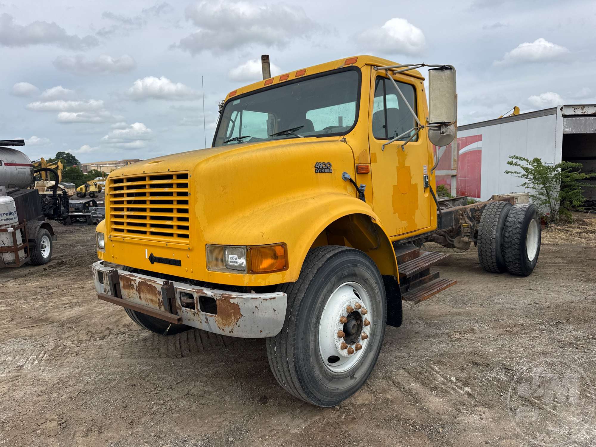 Photo of a 1999 International 4900