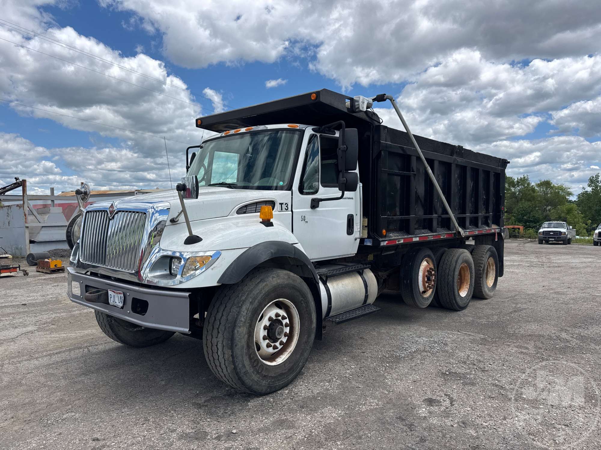 Photo of a 2005 International 7500